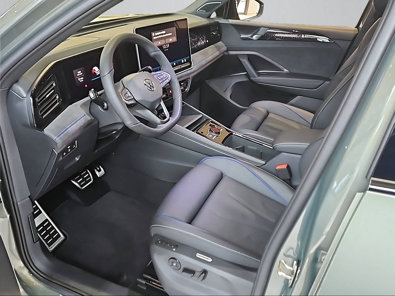 VW Tiguan 2.0 TSI DSG R-Line Plus 4Motion-showroom-element-3