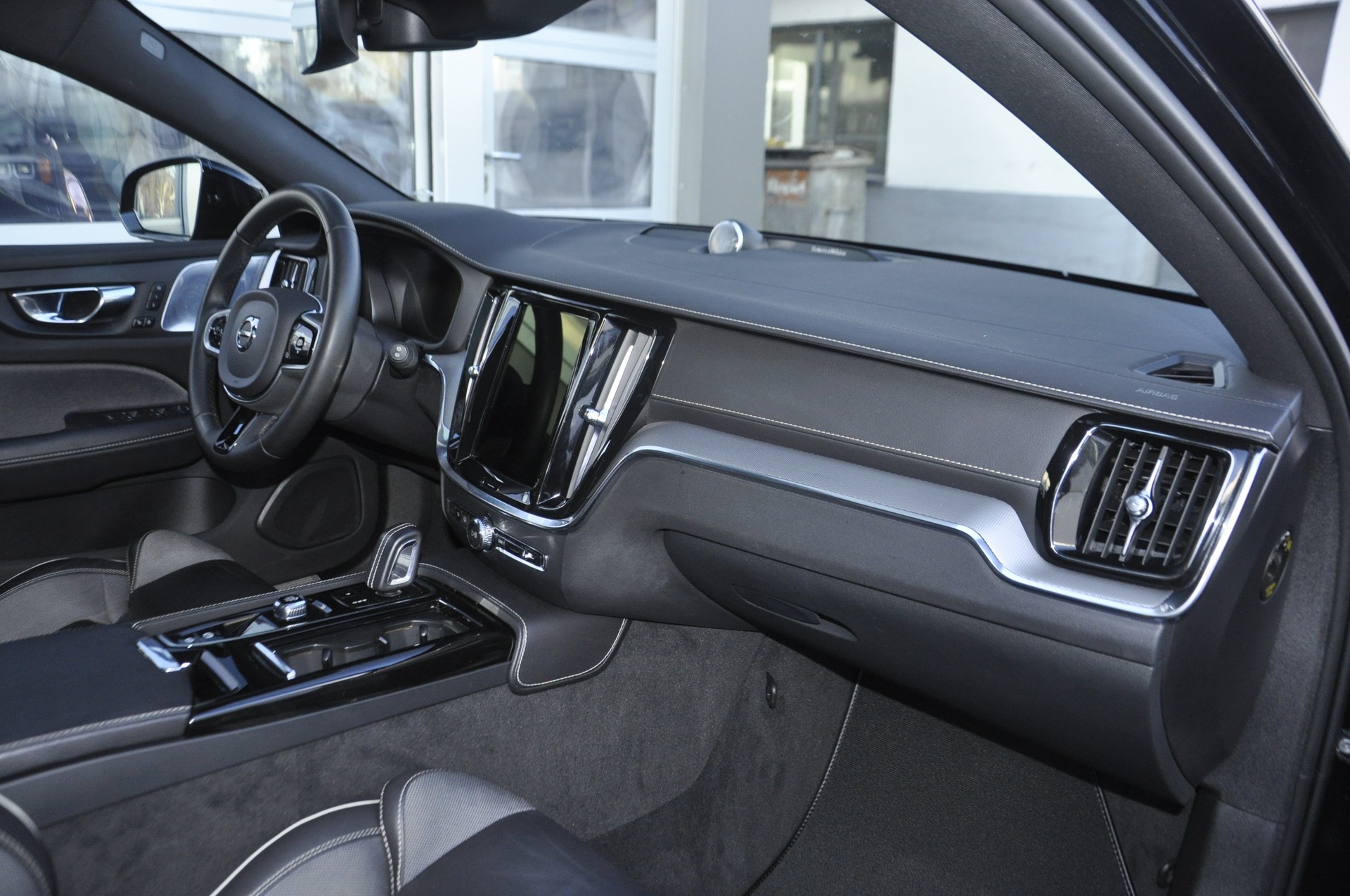 VOLVO V60 T8 eAWD Twin Engine Polestar Geartronic I Anhängerkupplung-image-6