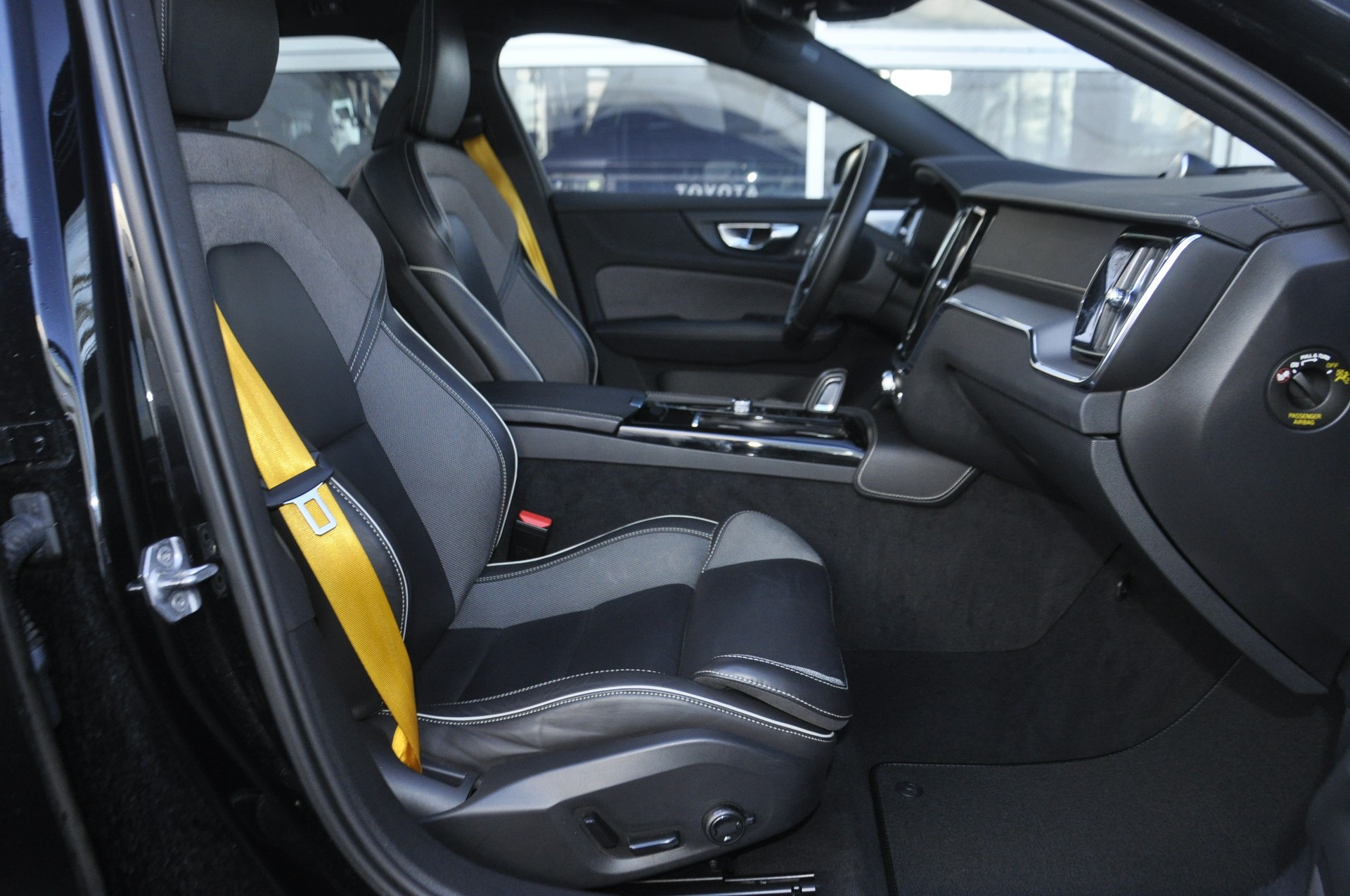 VOLVO V60 T8 eAWD Twin Engine Polestar Geartronic I Anhängerkupplung-image-4
