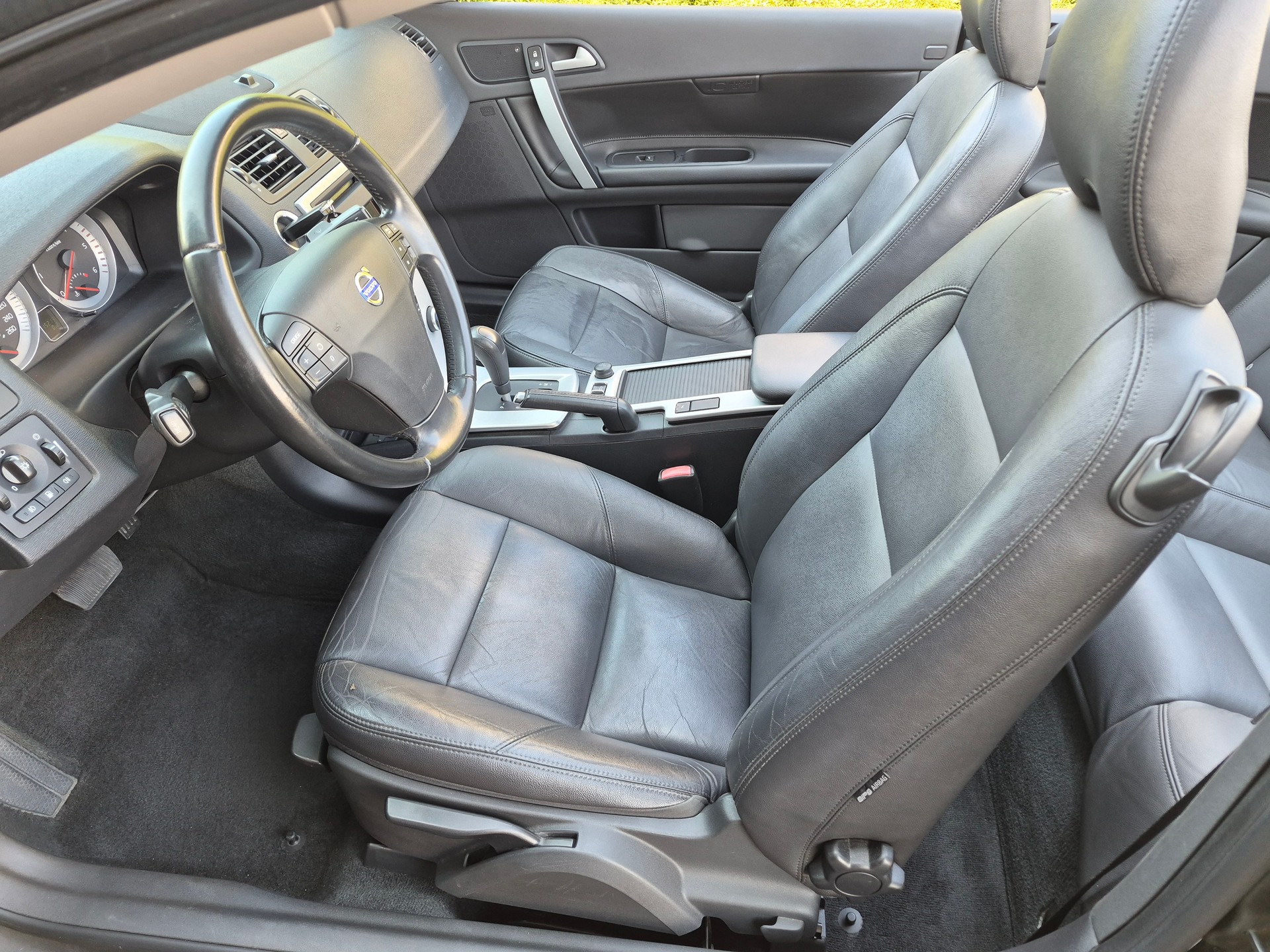 VOLVO C70 D4 Momentum Geartronic-image-8