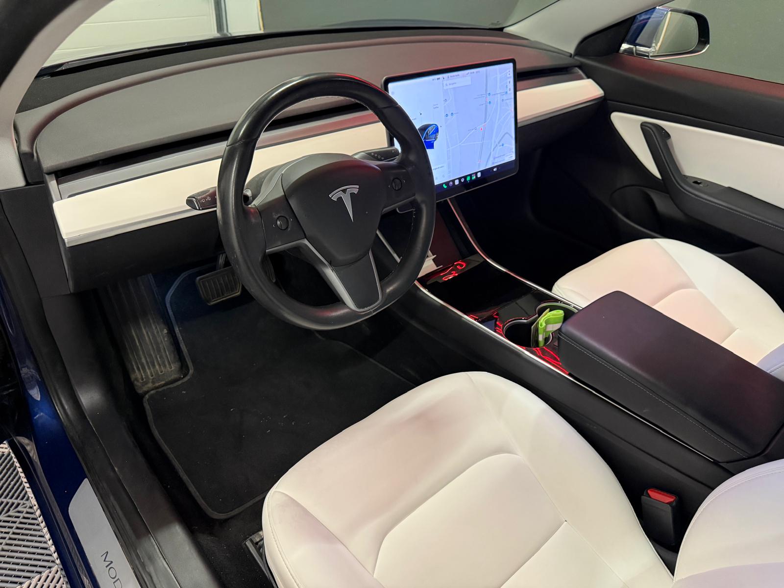 TESLA Model 3 Long Range Dual Motor AWD-showroom-element-1