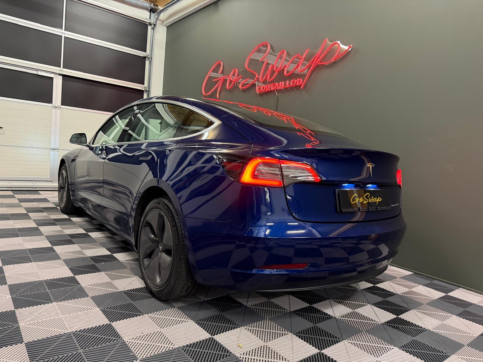 TESLA Model 3 Long Range Dual Motor AWD-showroom-element-3