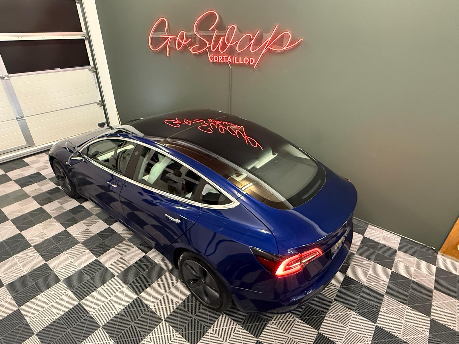 TESLA Model 3 Long Range Dual Motor AWD-showroom-element-2