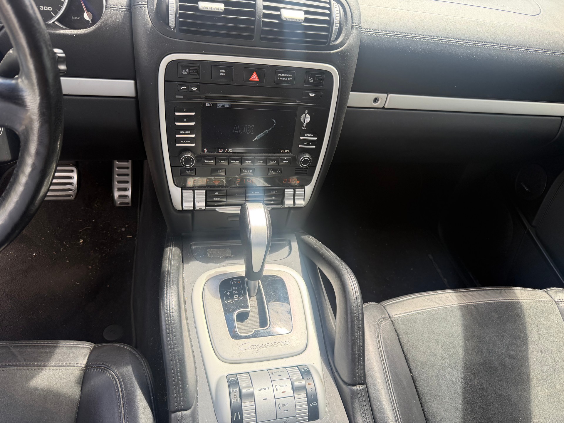 PORSCHE Cayenne Turbo-image-13