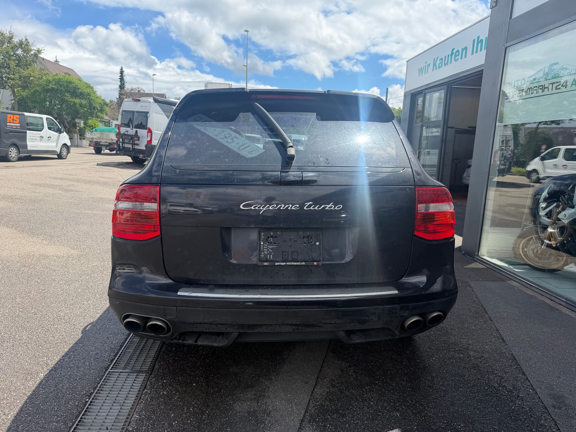 PORSCHE Cayenne Turbo-showroom-element-3