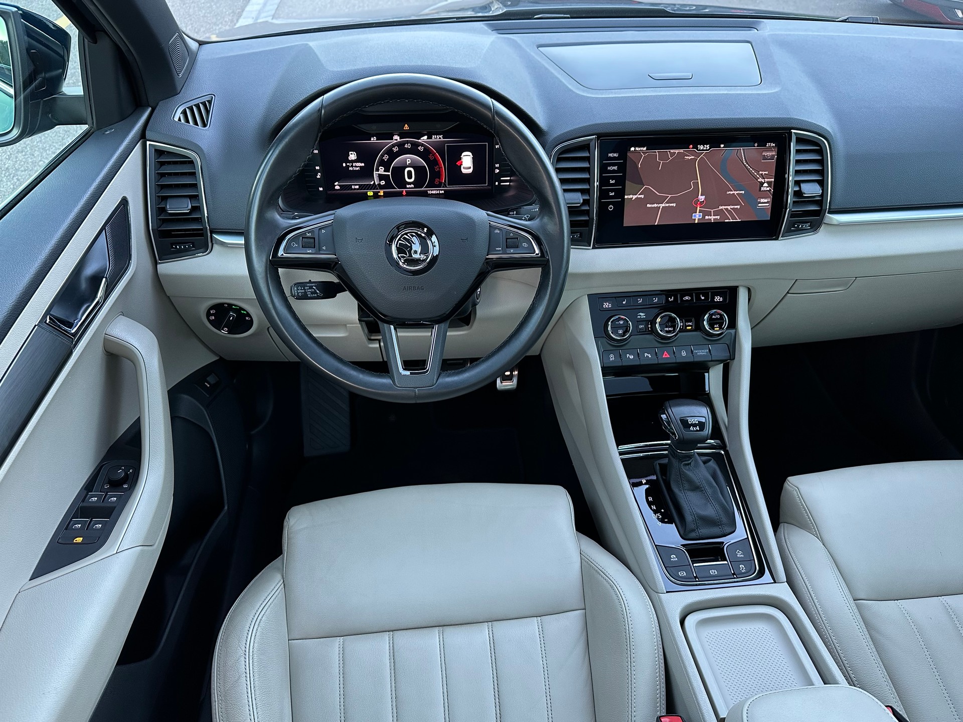 SKODA Karoq 2.0 TDI CR Style 4x4 DSG-image-13