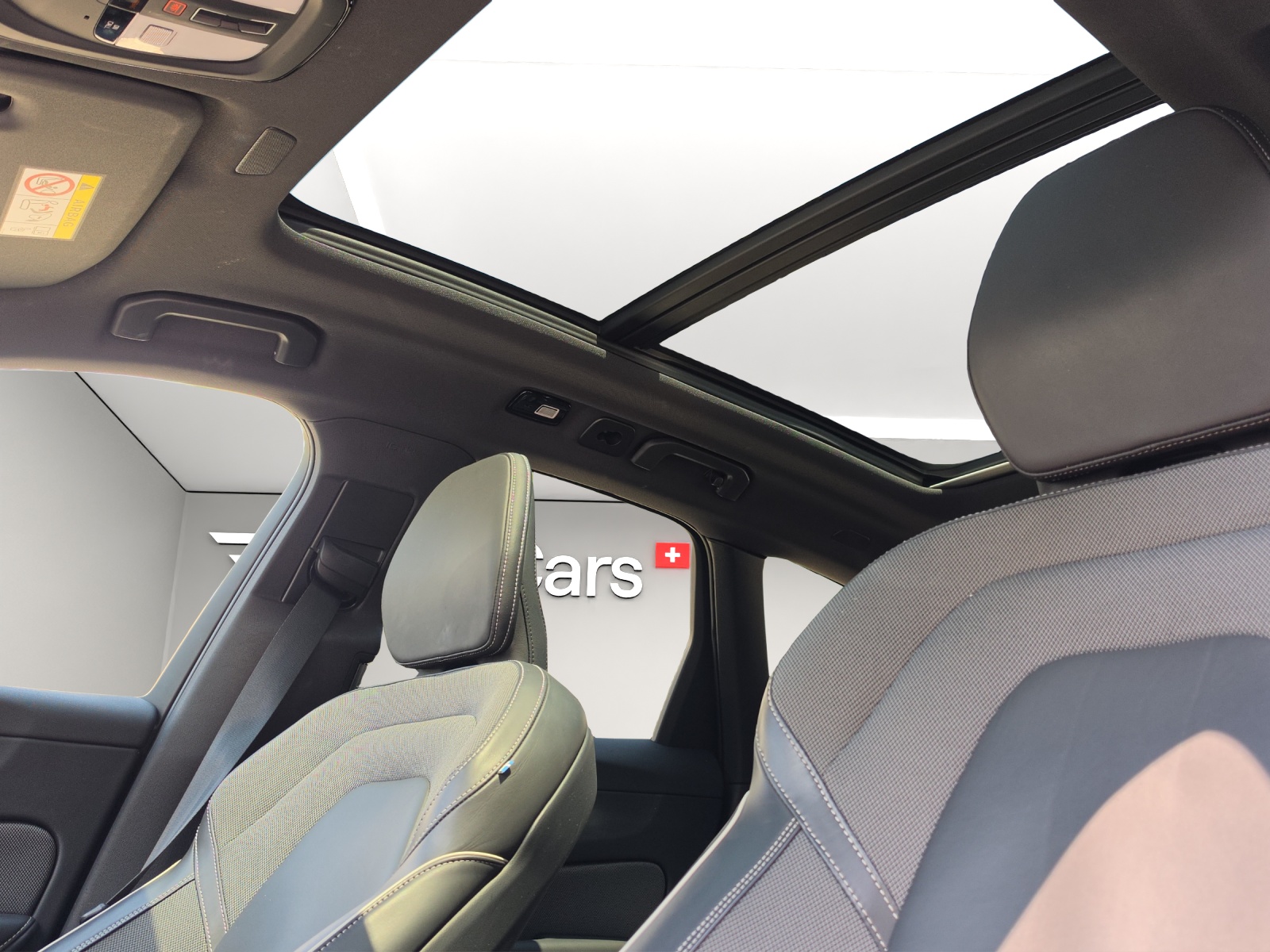 VOLVO XC60 2.0 T6 TE R-Design eAWD-image-14