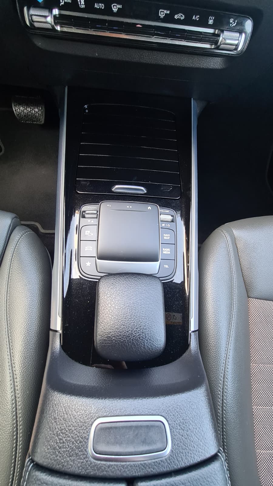 MERCEDES-BENZ EQB 350 4Matic ** NP 65'500.– ** SOH 96,9% ** Gr-Navi ** RF-Kamera ** Sitzheizung ** Ambiente **-image-13