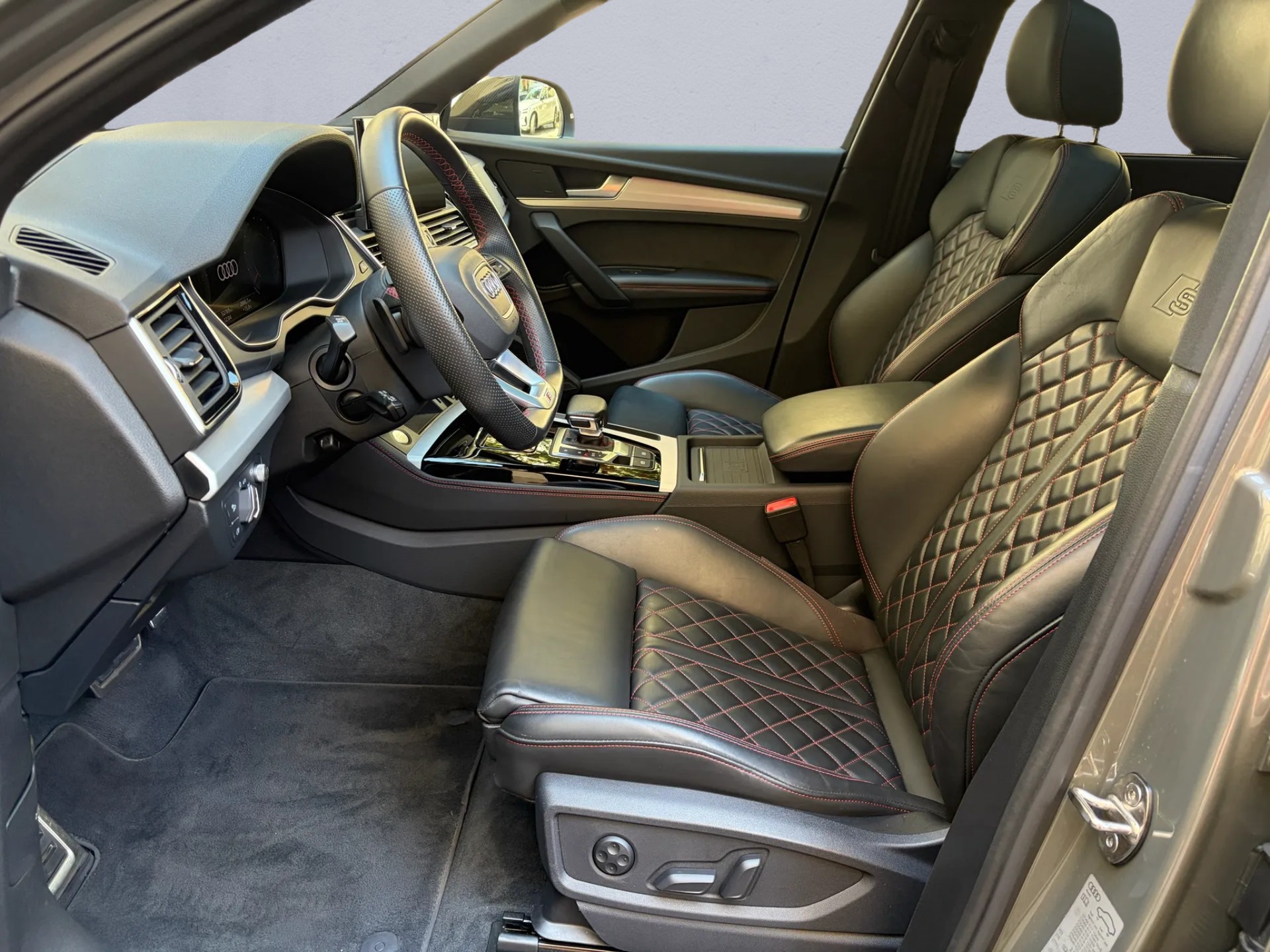 AUDI Q5 Sportback 40 TDI S line quattro S-tronic-image-10