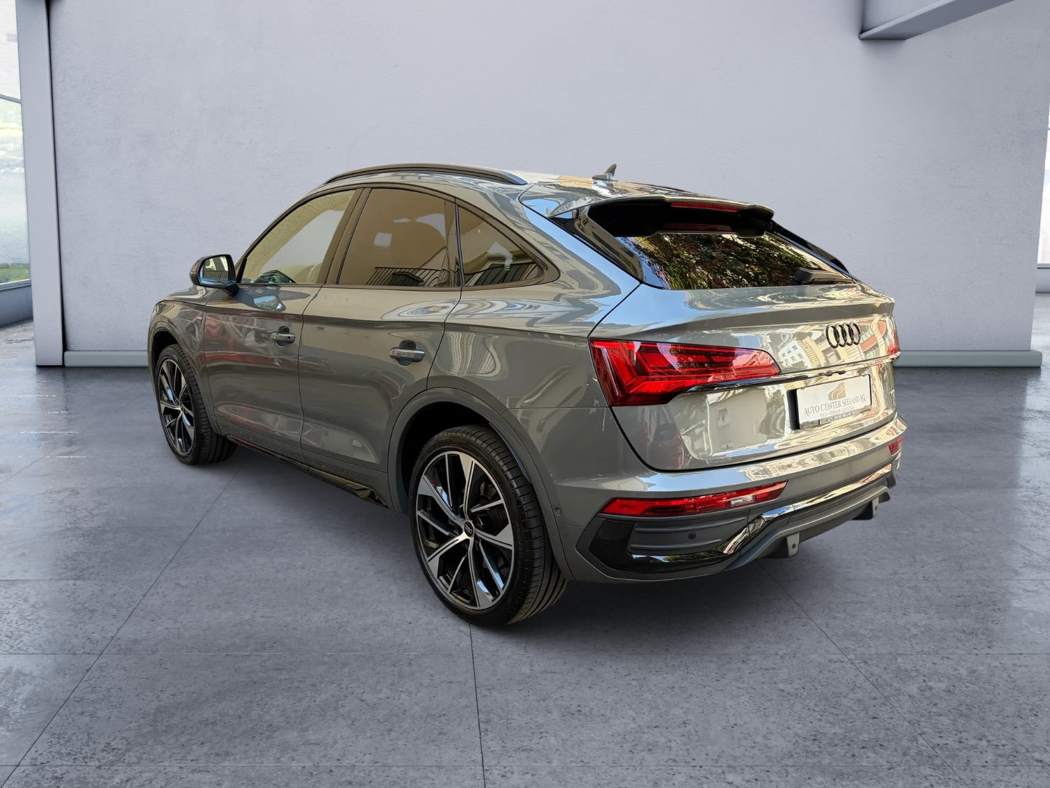 AUDI Q5 Sportback 40 TDI S line quattro S-tronic-image-5