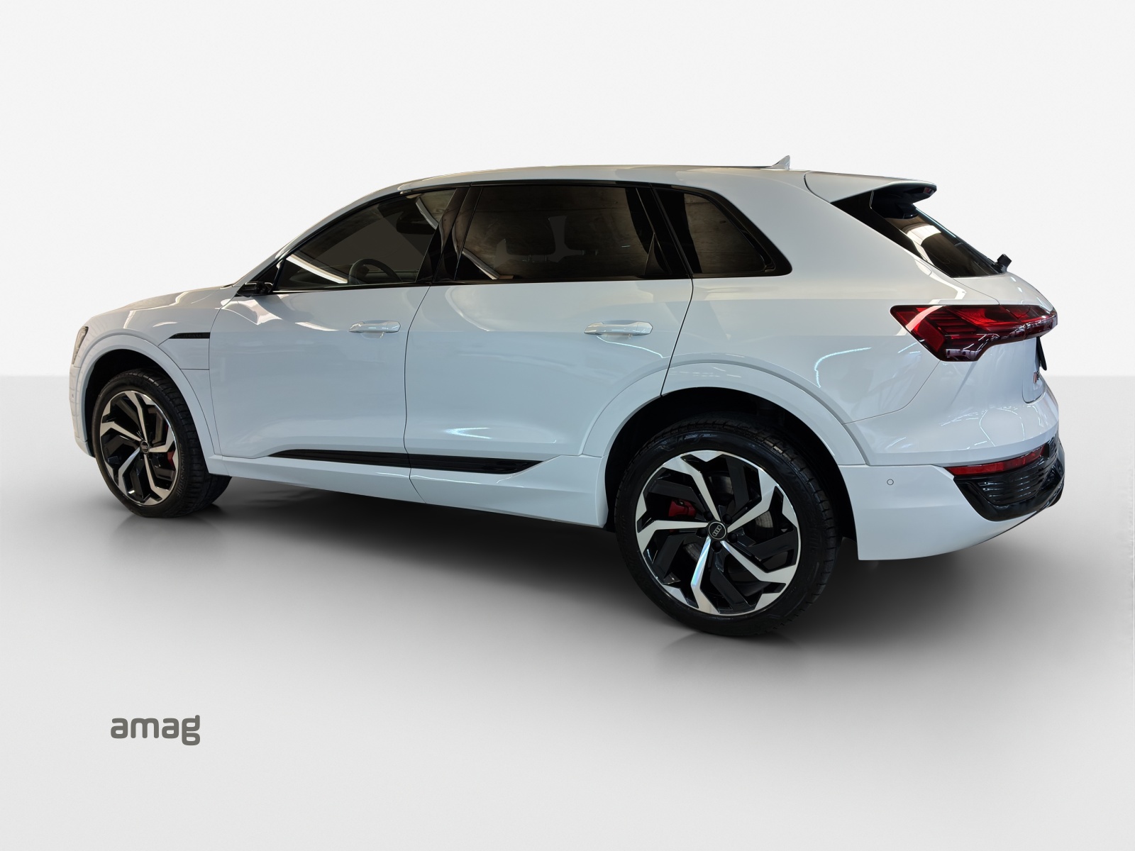 AUDI Q8 55 e-tron S line quattro-showroom-element-2
