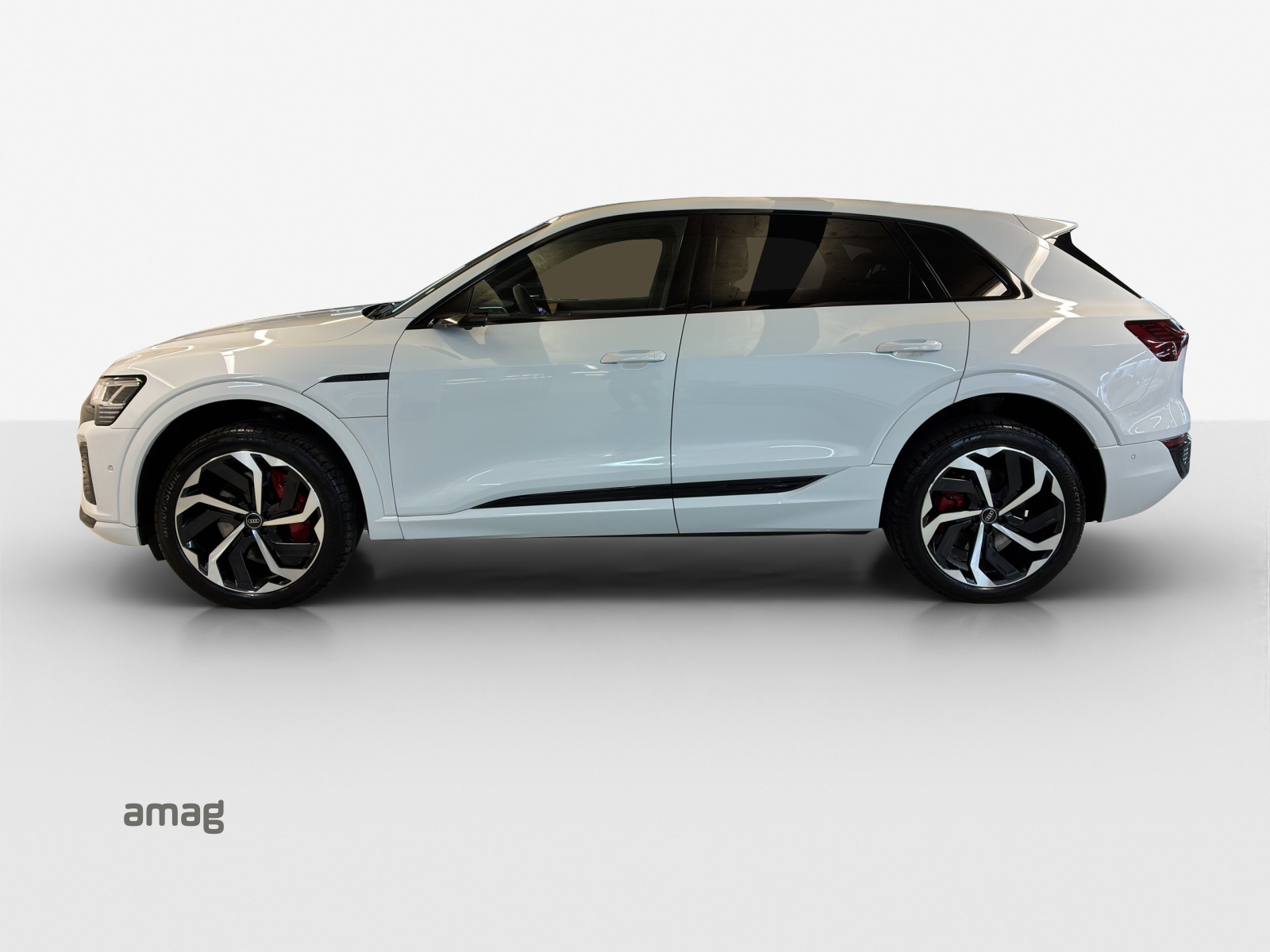 AUDI Q8 55 e-tron S line quattro-showroom-element-1