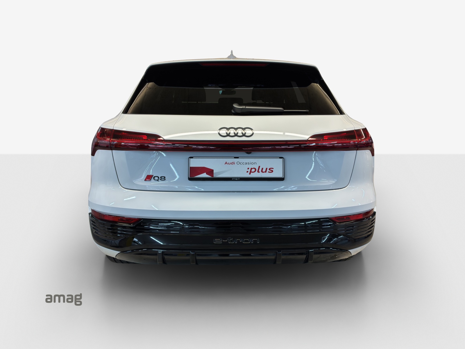 AUDI Q8 55 e-tron S line quattro-showroom-element-3