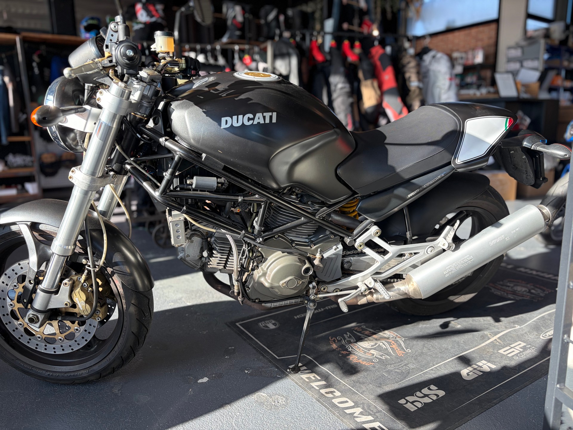 DUCATI Monster 900 i.e.-image-0