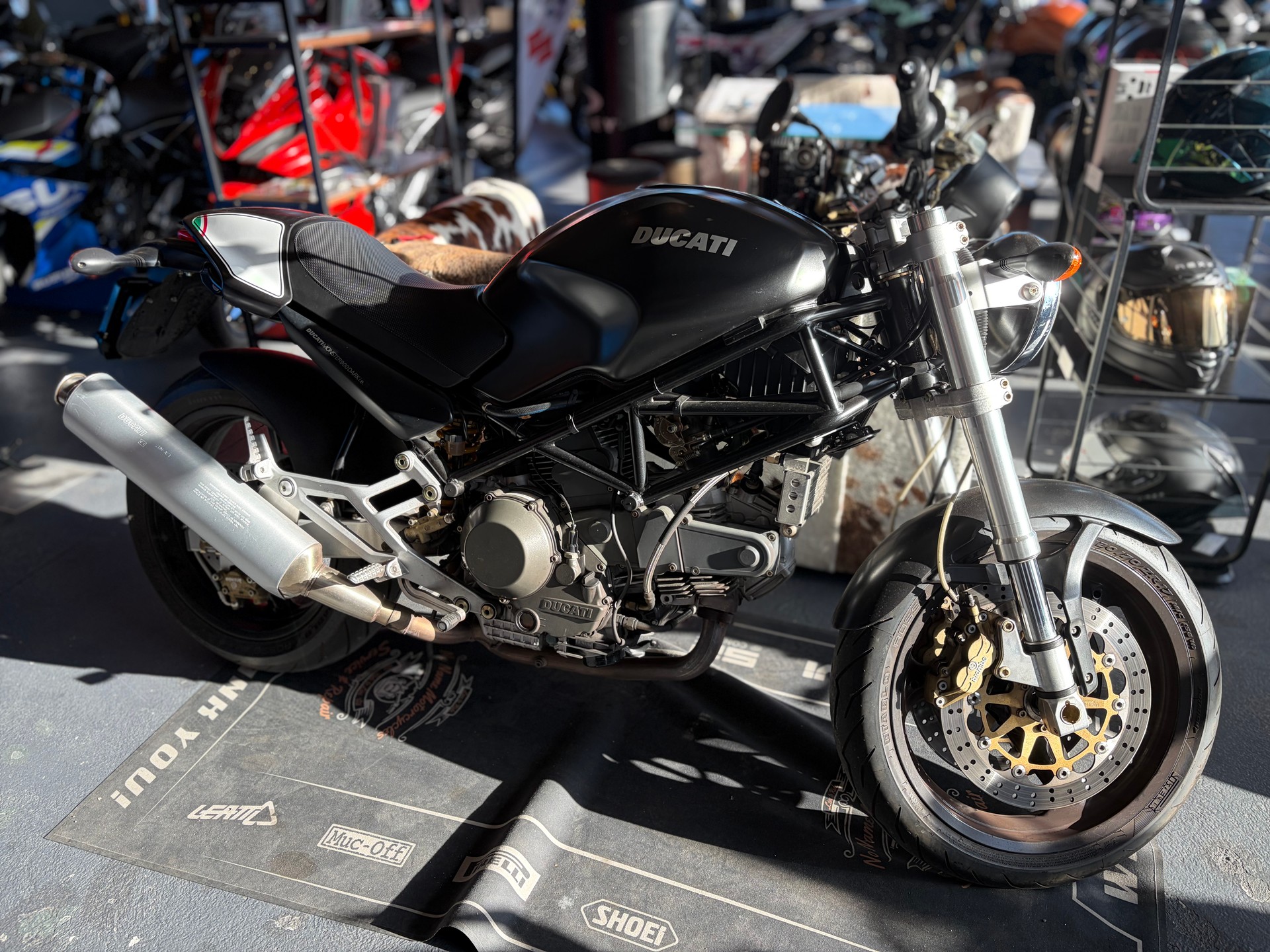 DUCATI Monster 900 i.e.-image-1