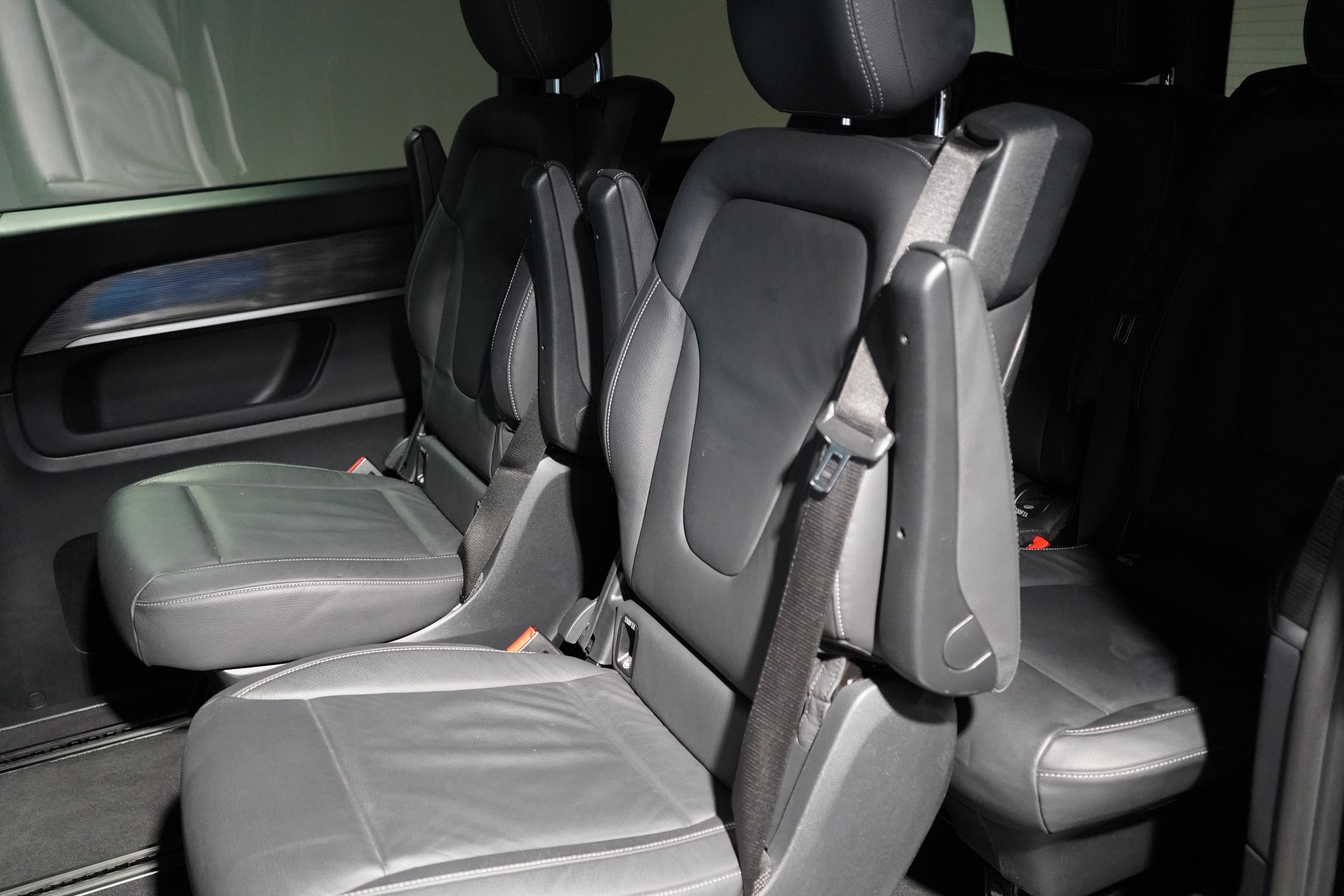 MERCEDES-BENZ V 250 d Avantgarde lang 4matic Van-image-11