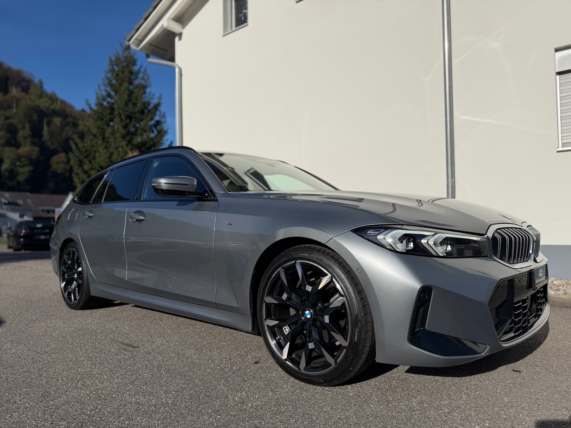 BMW 320d xDrive 48V Touring Steptronic M Sport-showroom-element-3