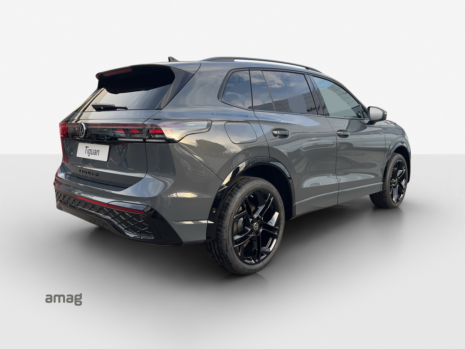 VW Tiguan 2.0 TSI DSG R-Line 4Motion-image-4