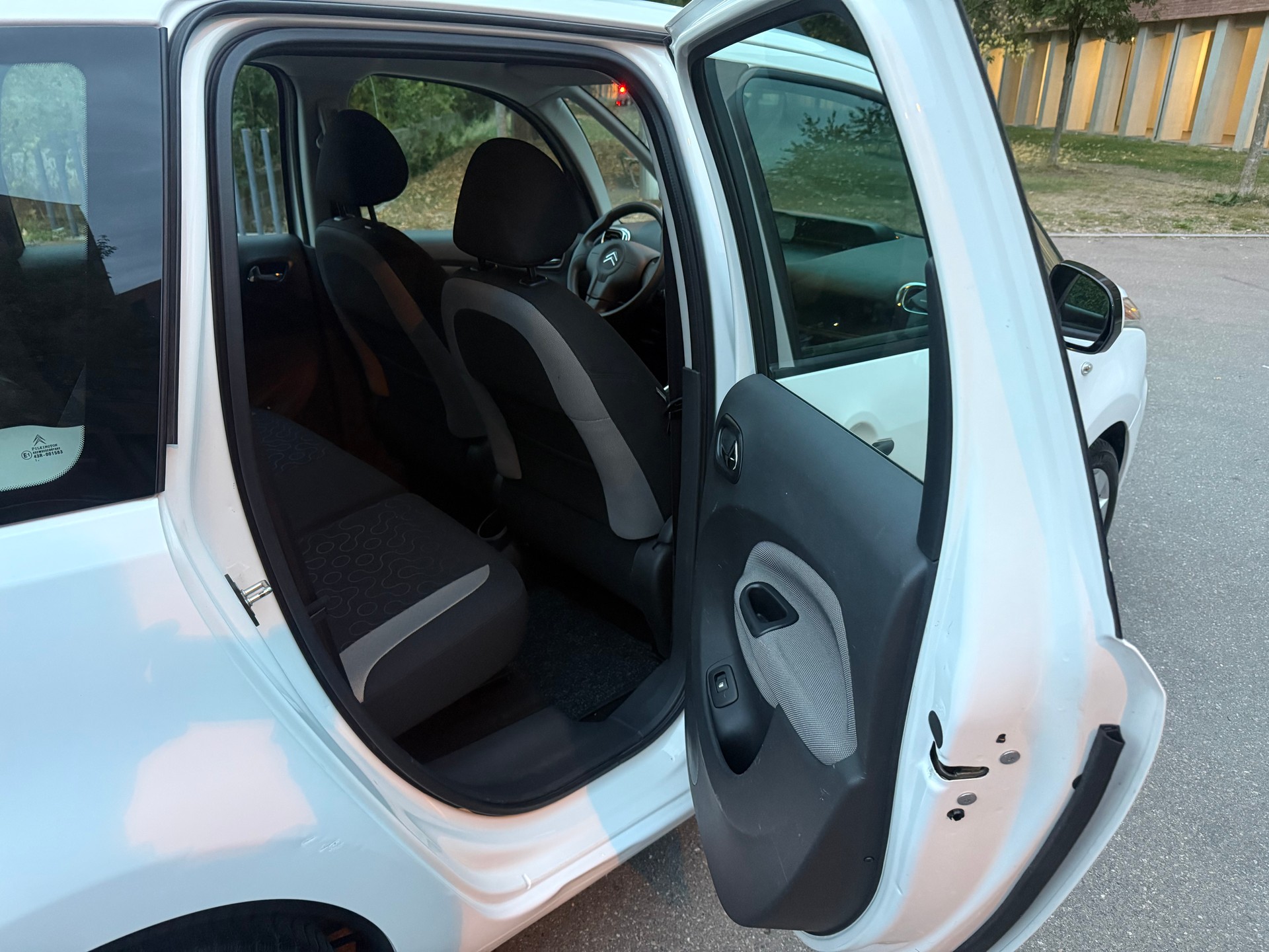 CITROEN C3 Picasso 1.6 HDi Exclusive-image-19
