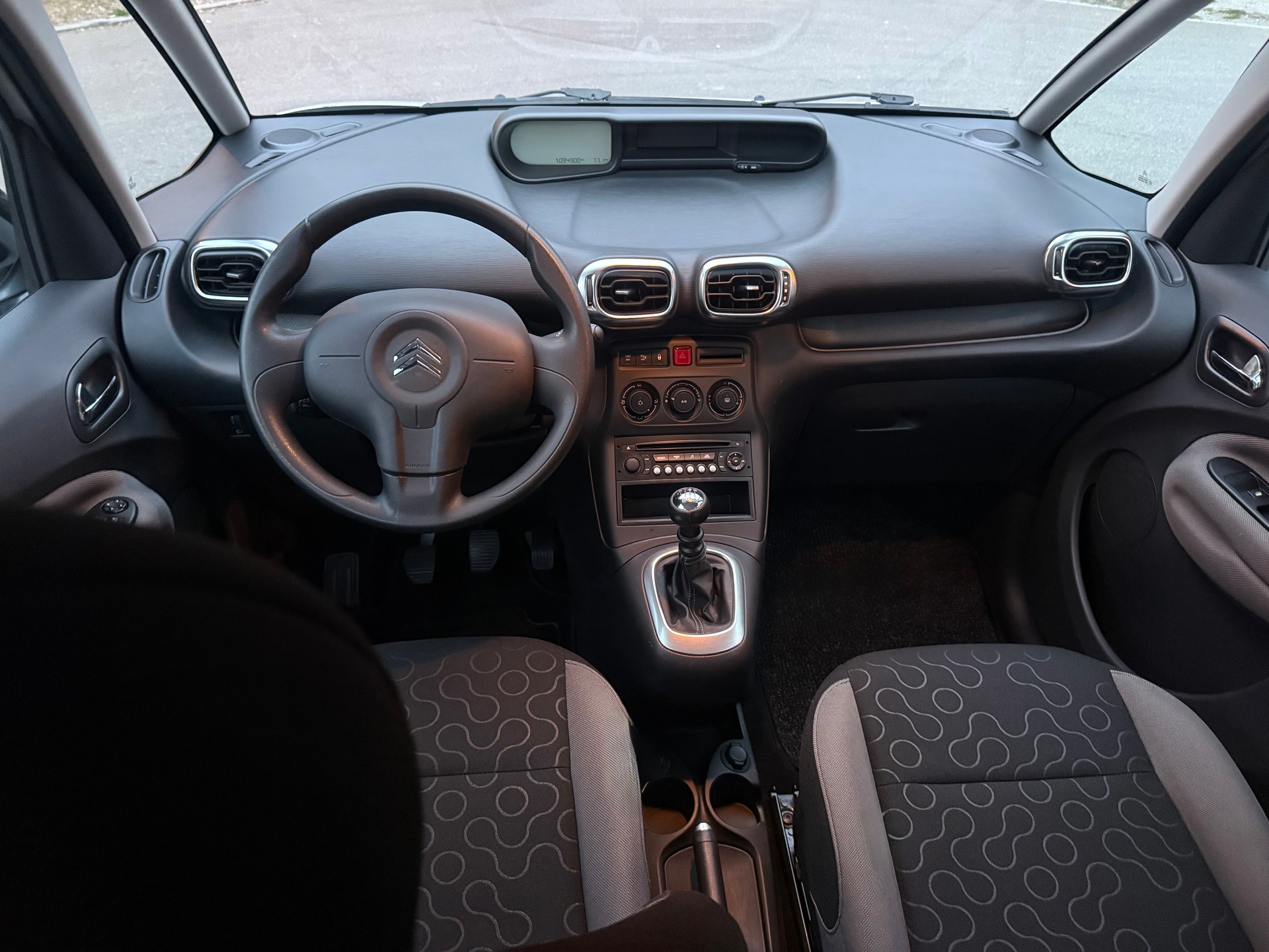CITROEN C3 Picasso 1.6 HDi Exclusive-image-17