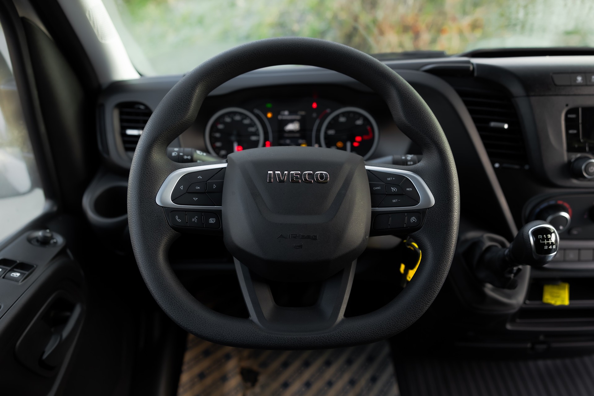 IVECO Daily 35 S 14 V-image-9