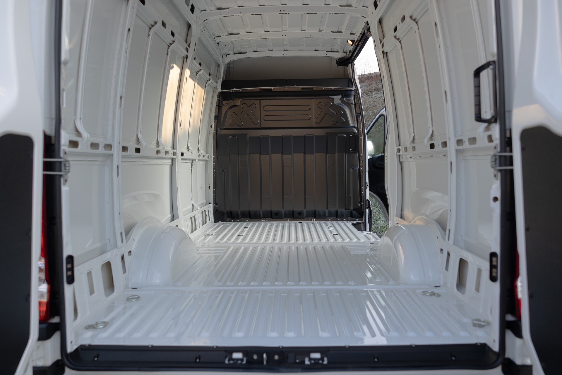 IVECO Daily 35 S 14 V-image-10