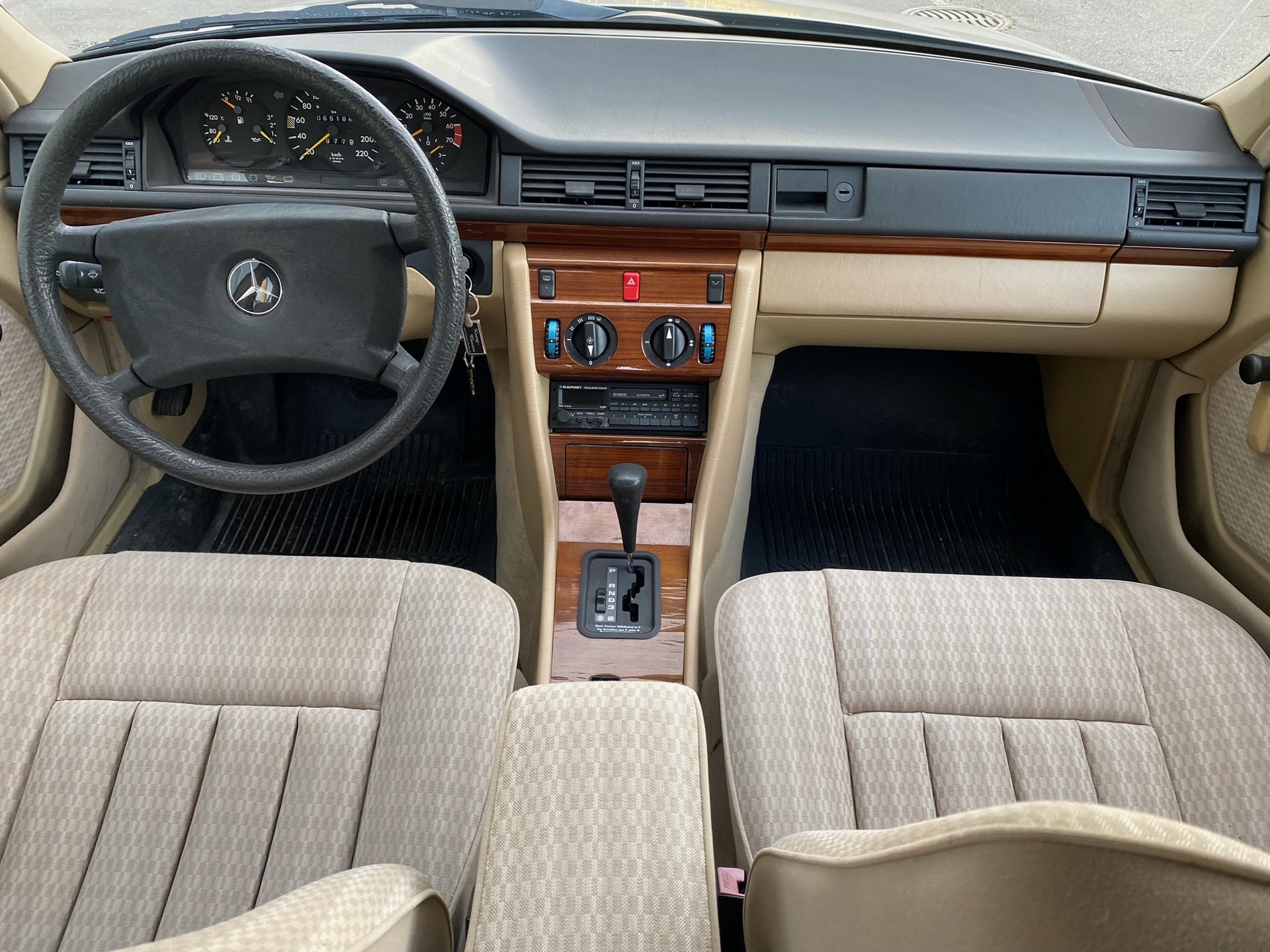 MERCEDES-BENZ 230 E-image-4