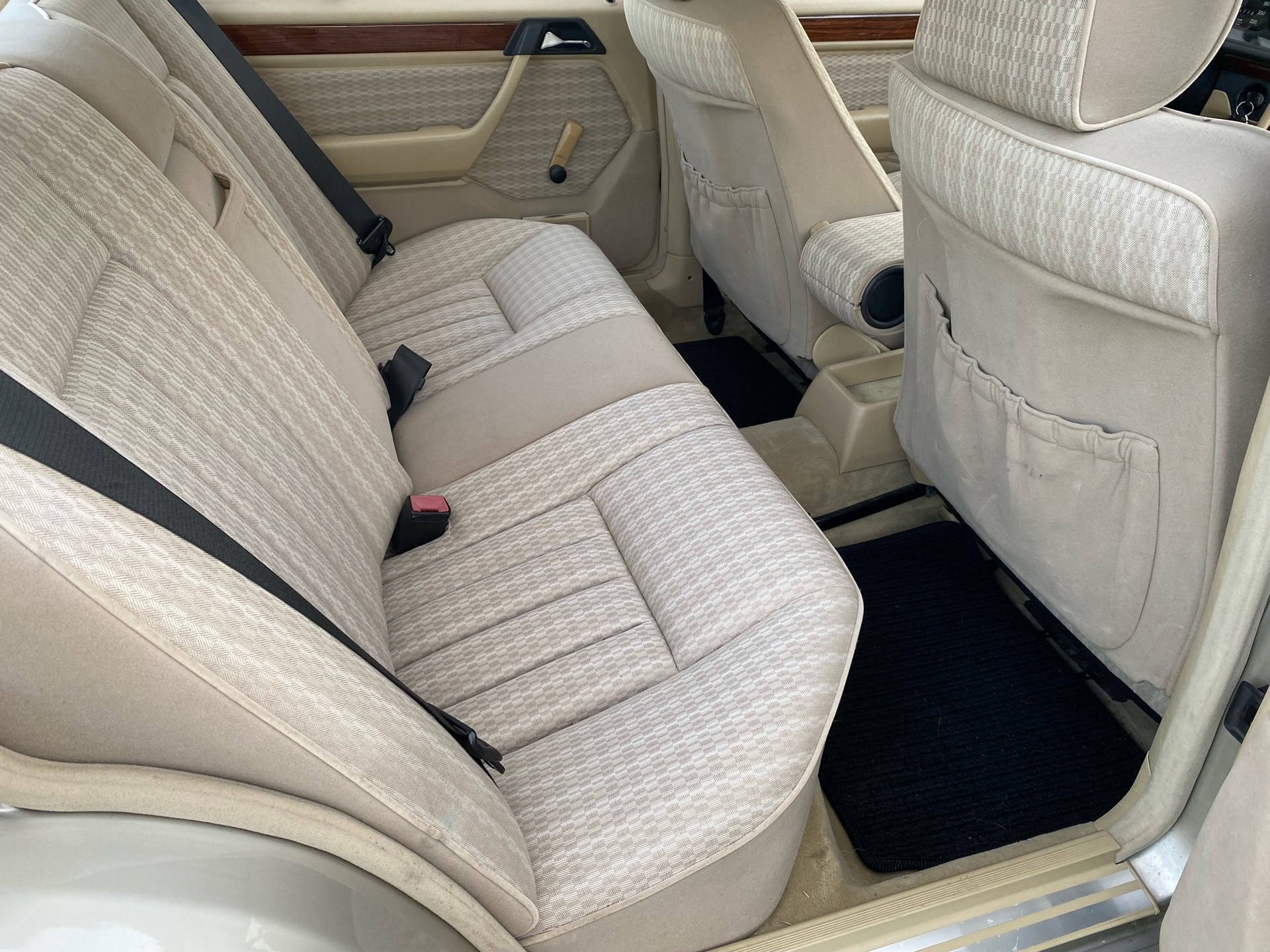 MERCEDES-BENZ 230 E-image-7