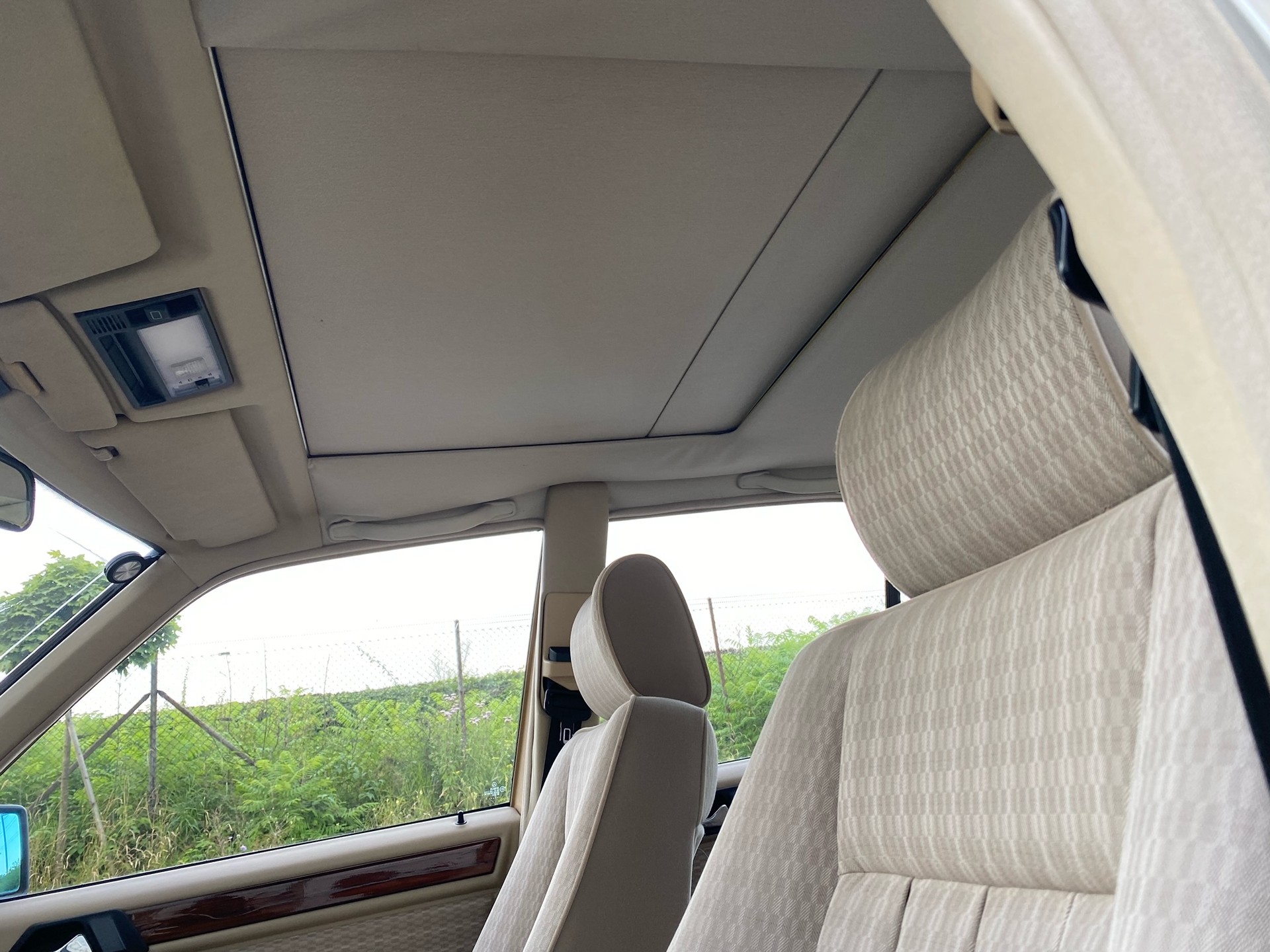 MERCEDES-BENZ 230 E-image-8