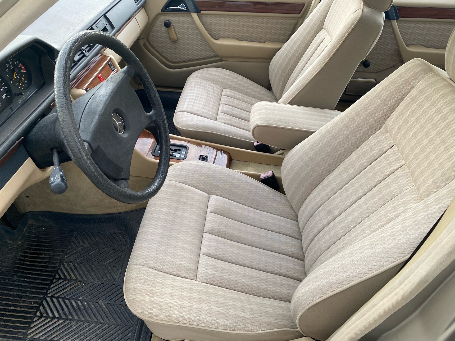 MERCEDES-BENZ 230 E-image-5