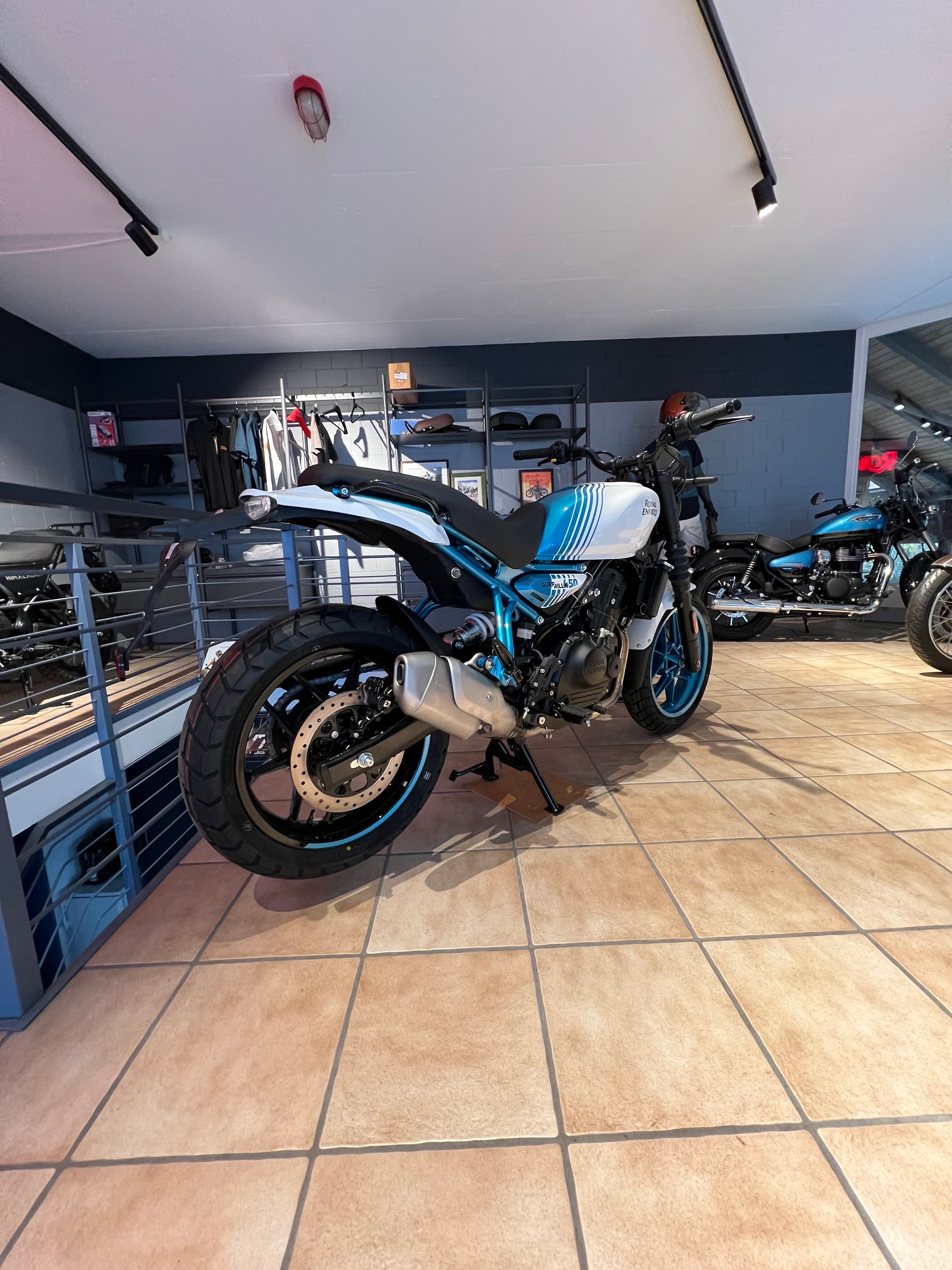 ROYAL ENFIELD Guerrilla 450-image-1
