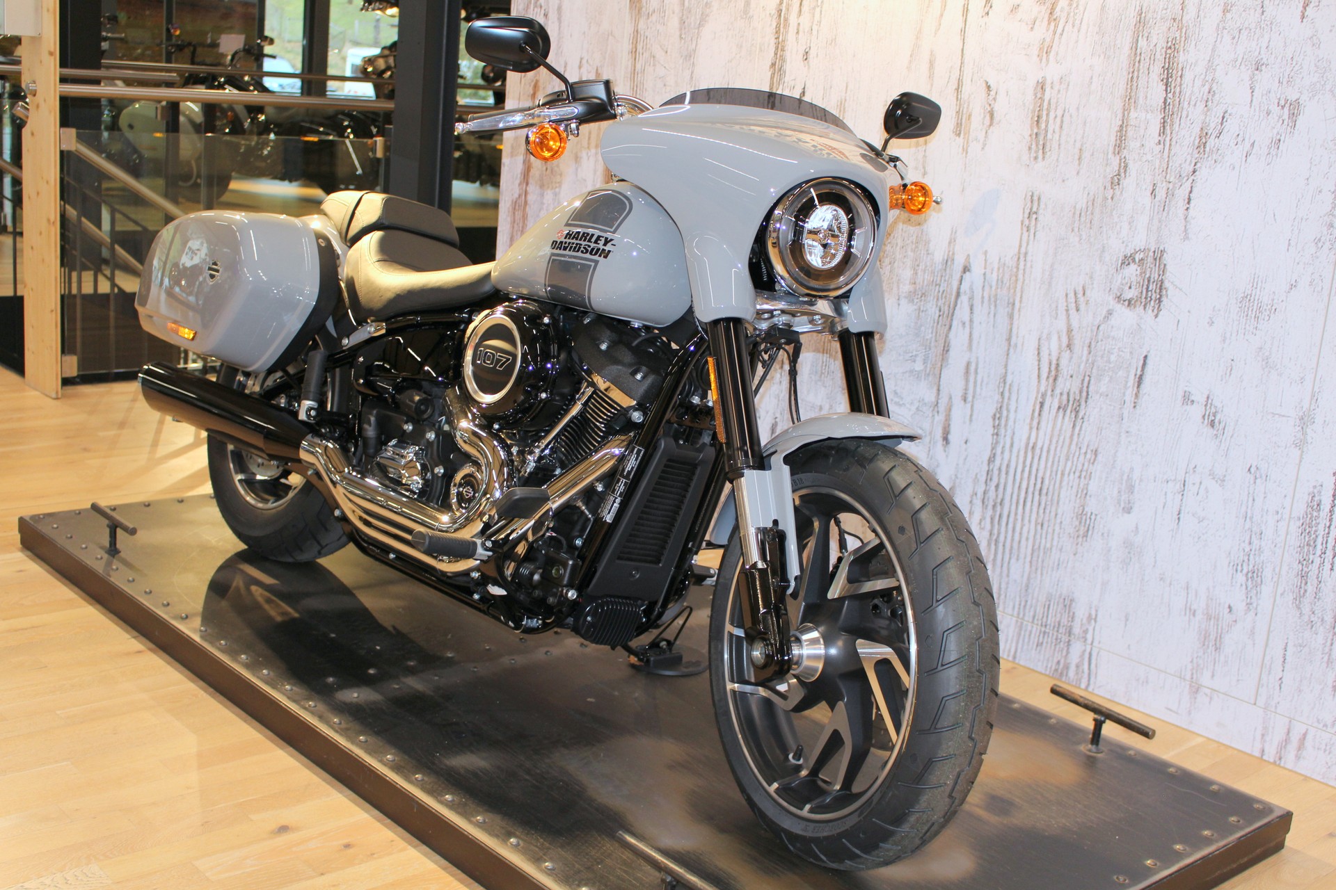HARLEY-DAVIDSON FLSB Sport Glide Deluxe 107-image-2