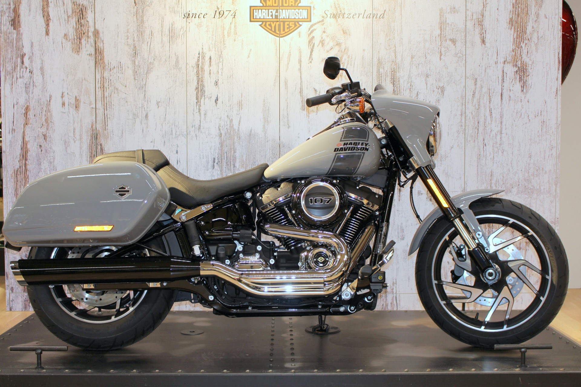 HARLEY-DAVIDSON FLSB Sport Glide Deluxe 107-image-1