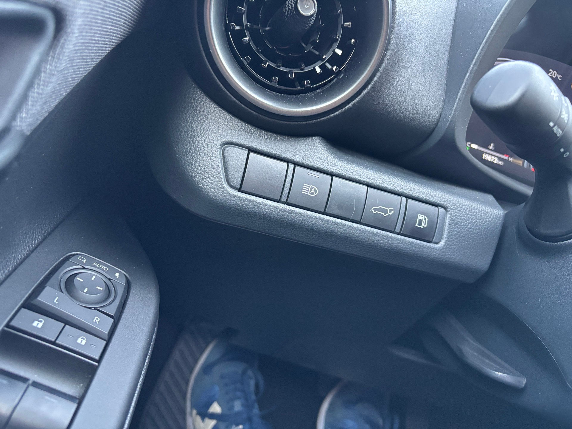TOYOTA C-HR 2.0 HSD CVT Trend 4WD-image-11