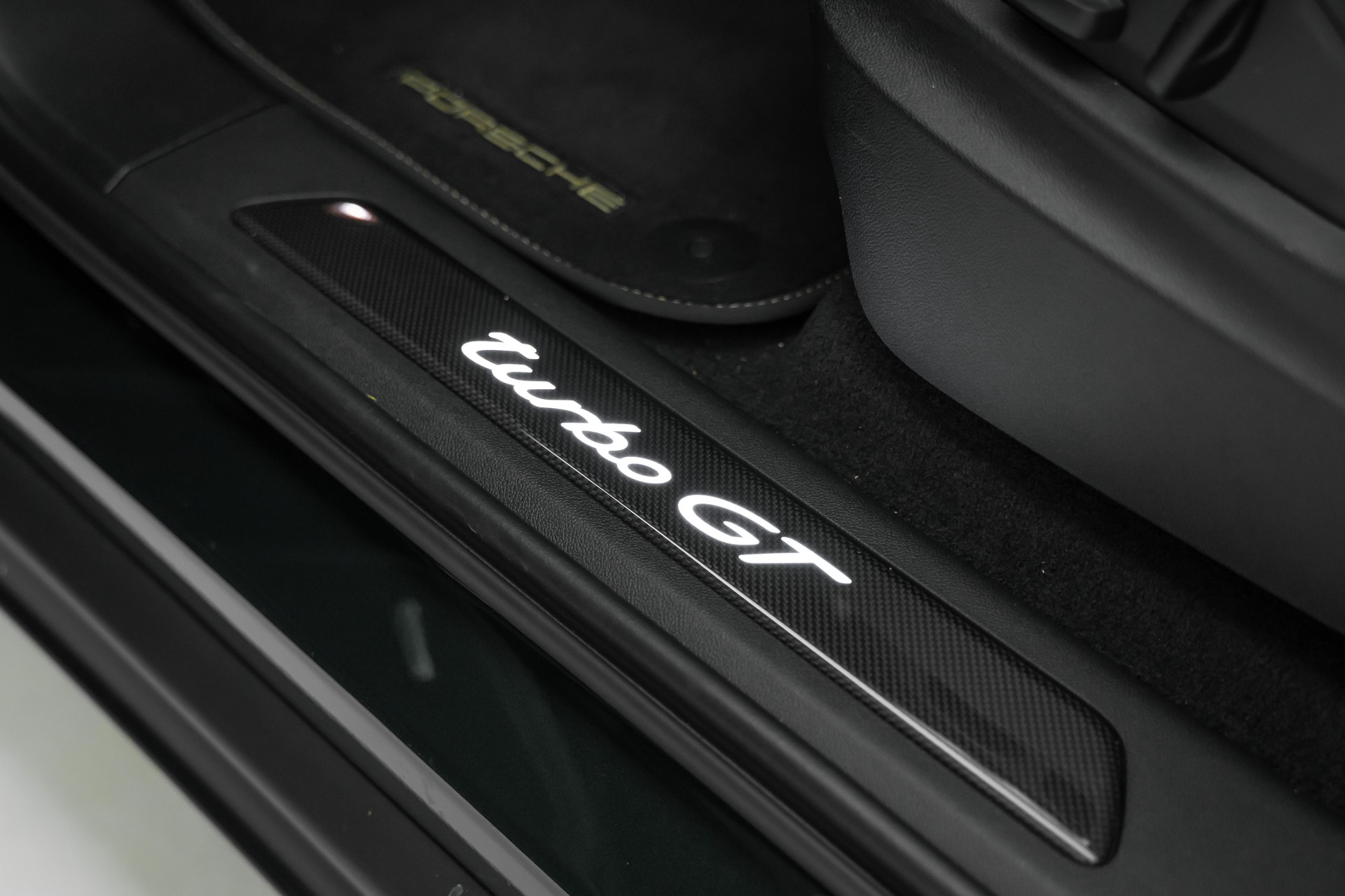 PORSCHE Cayenne Turbo GT-image-23