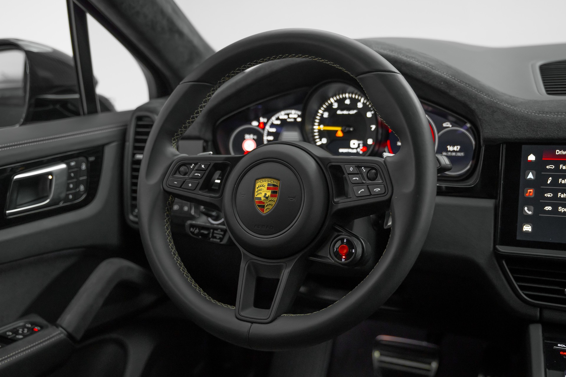 PORSCHE Cayenne Turbo GT-image-26