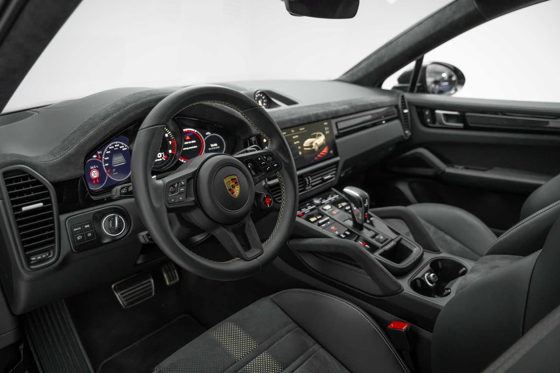PORSCHE Cayenne Turbo GT-image-9