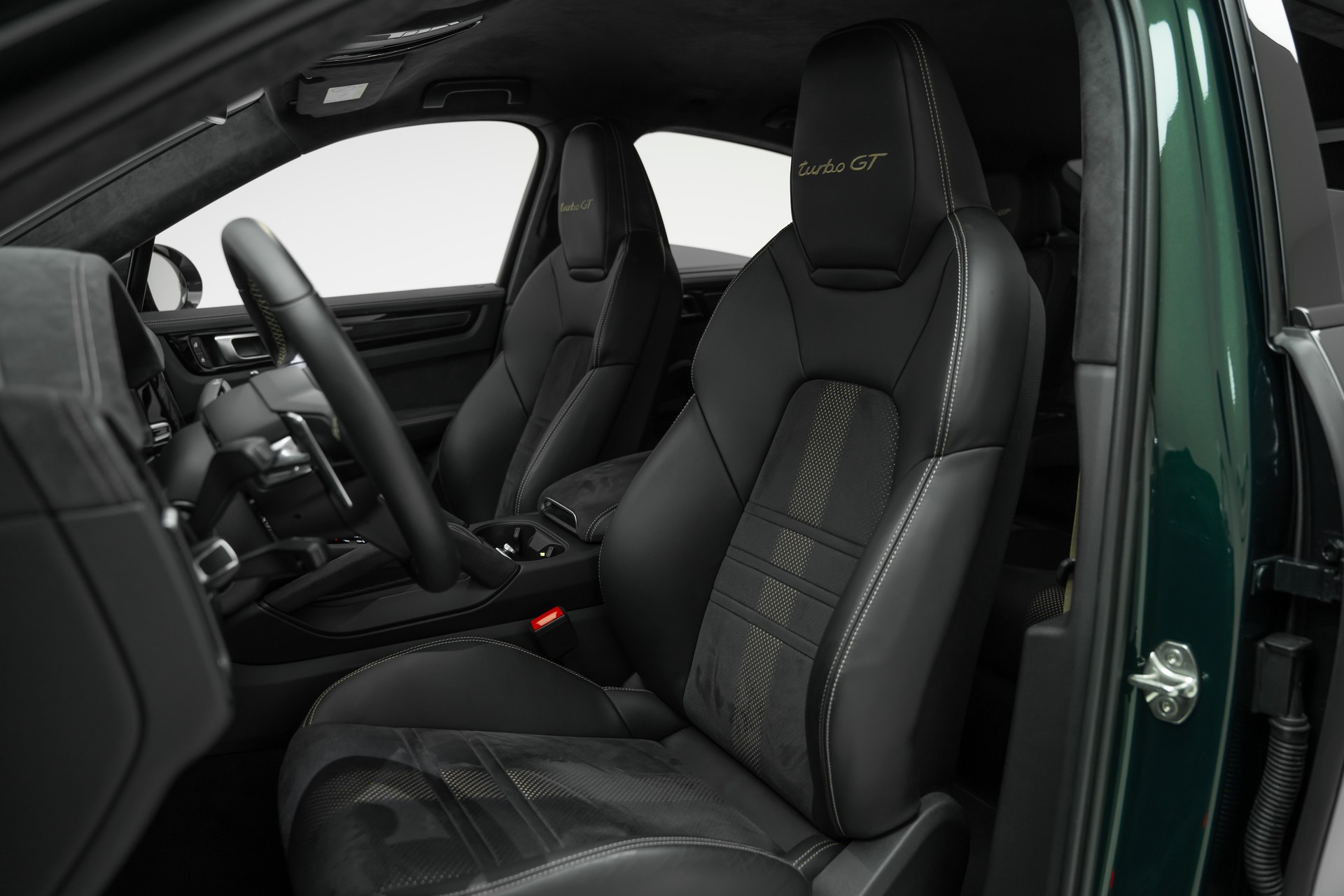 PORSCHE Cayenne Turbo GT-image-11