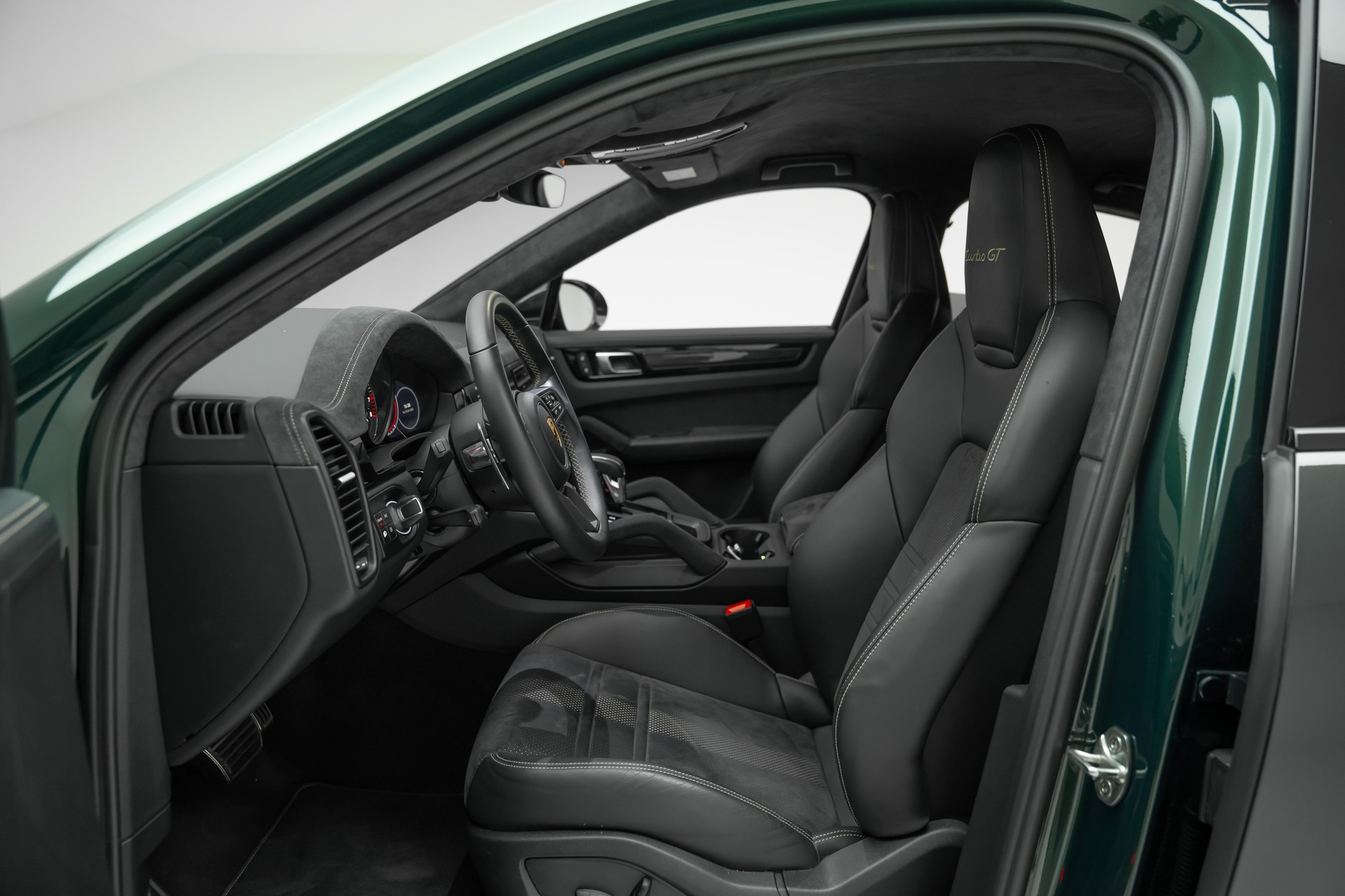 PORSCHE Cayenne Turbo GT-image-10