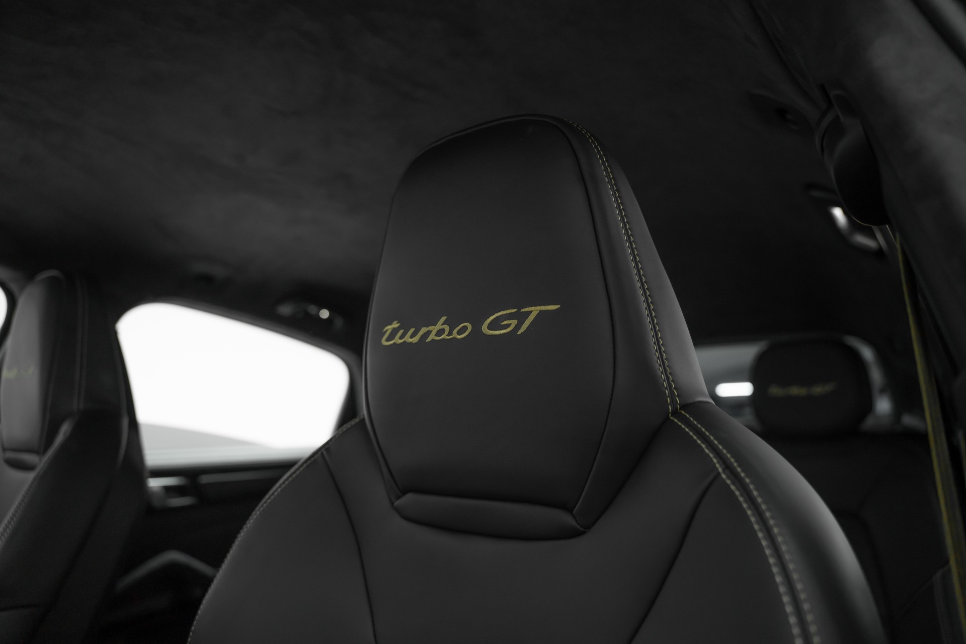 PORSCHE Cayenne Turbo GT-image-15
