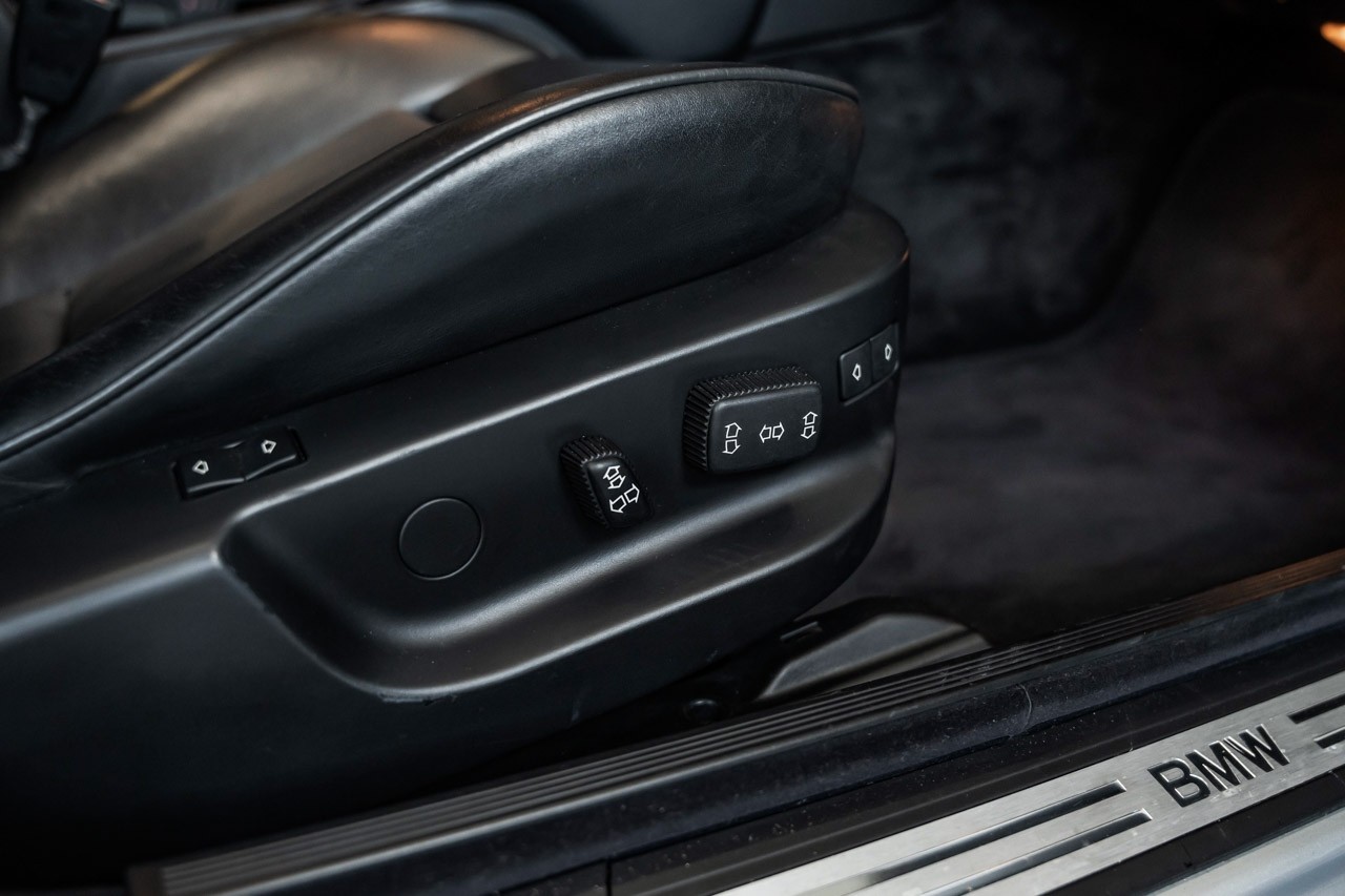 BMW 750i-image-23