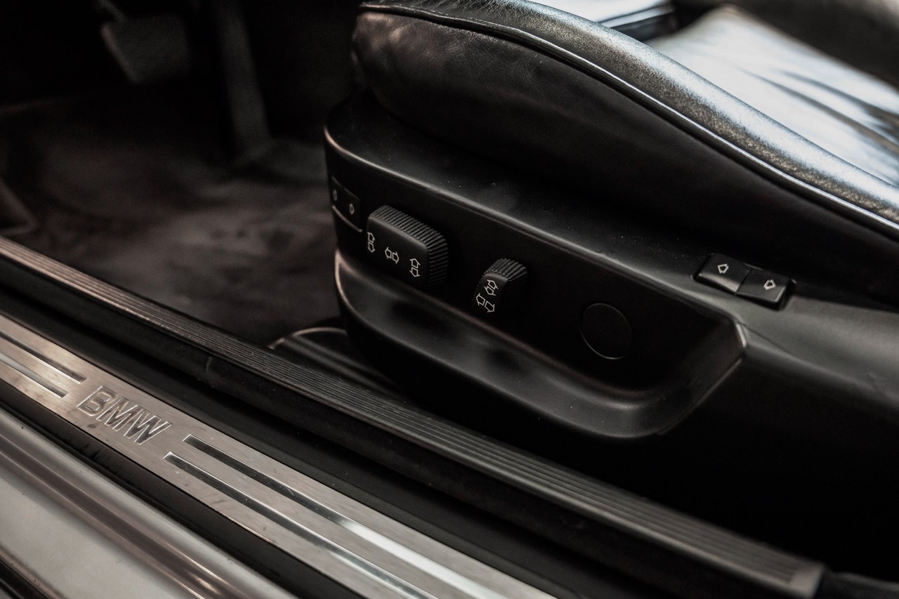 BMW 750i-image-21