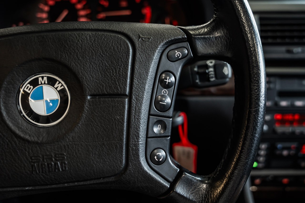 BMW 750i-image-26