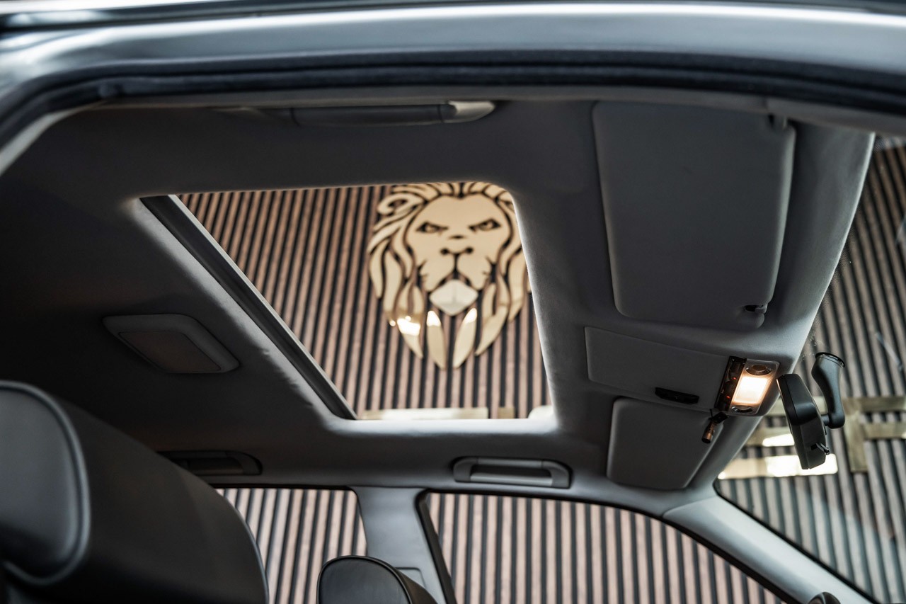 BMW 750i-image-15