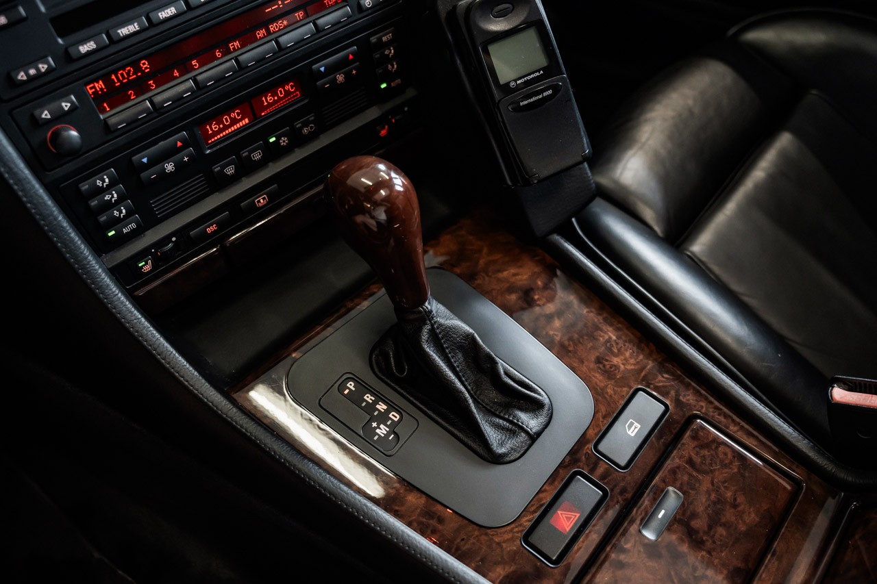 BMW 750i-image-30
