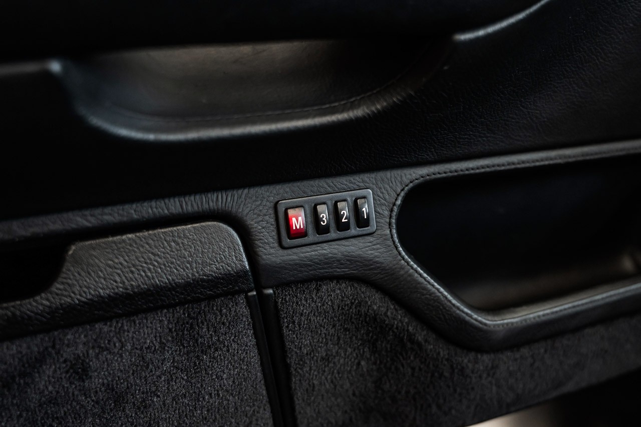 BMW 750i-image-22