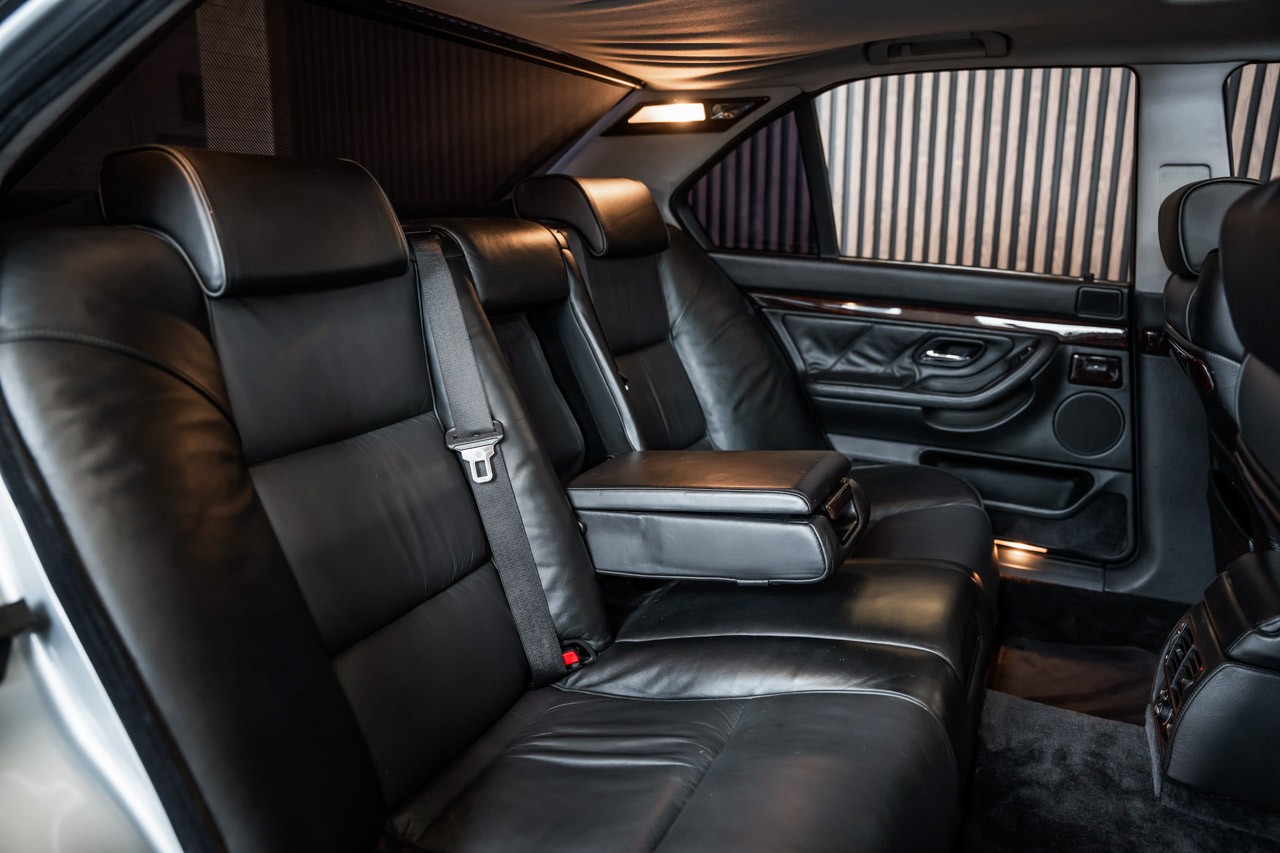 BMW 750i-image-16
