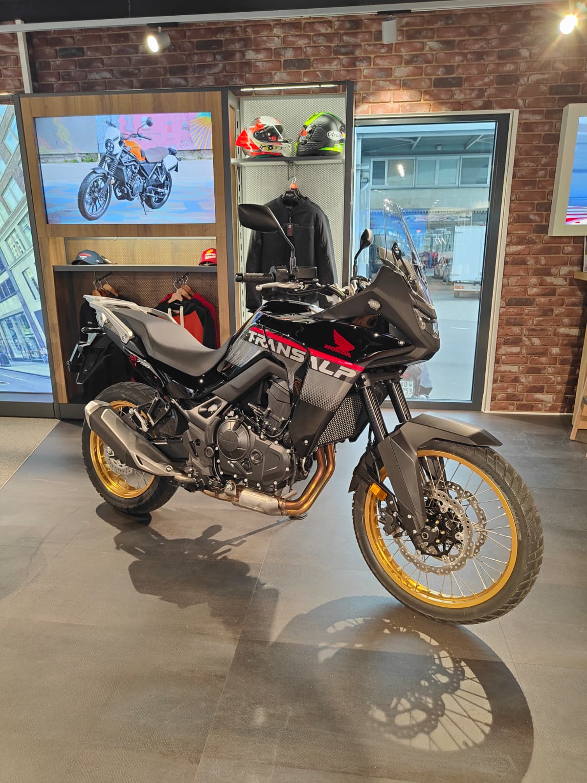 HONDA XL 750 Transalp-image-0
