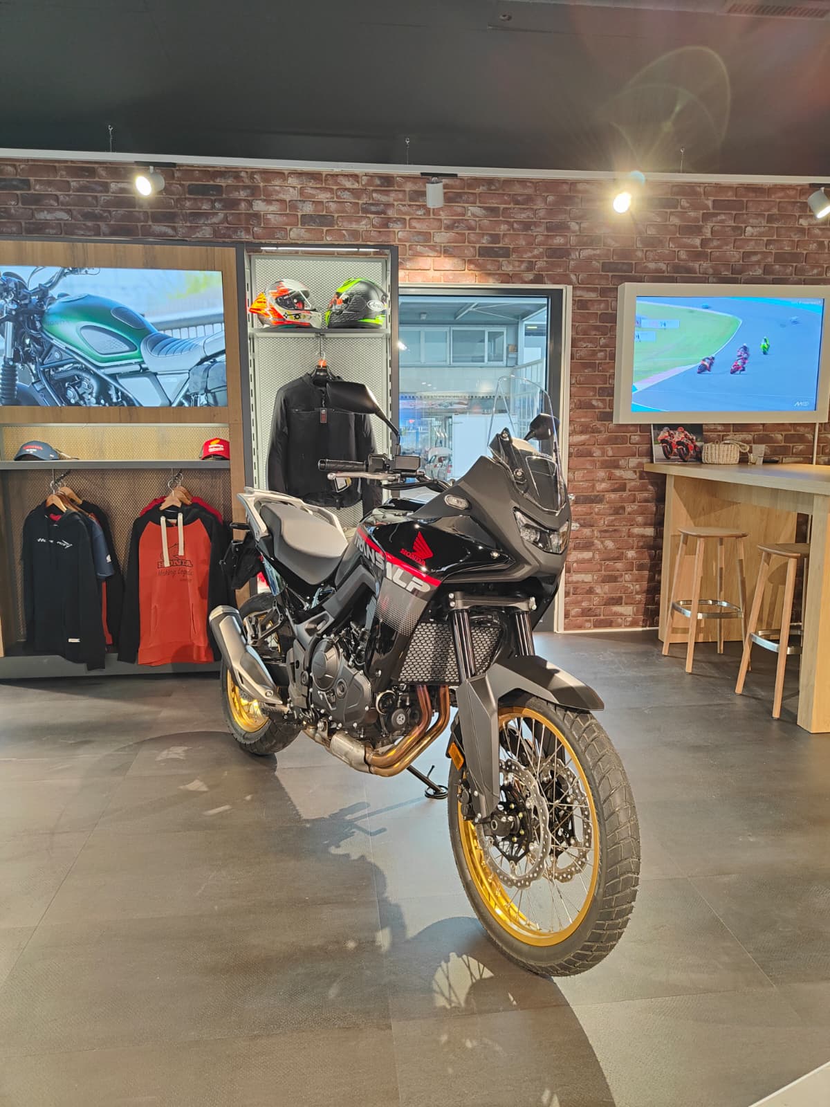 HONDA XL 750 Transalp-image-1