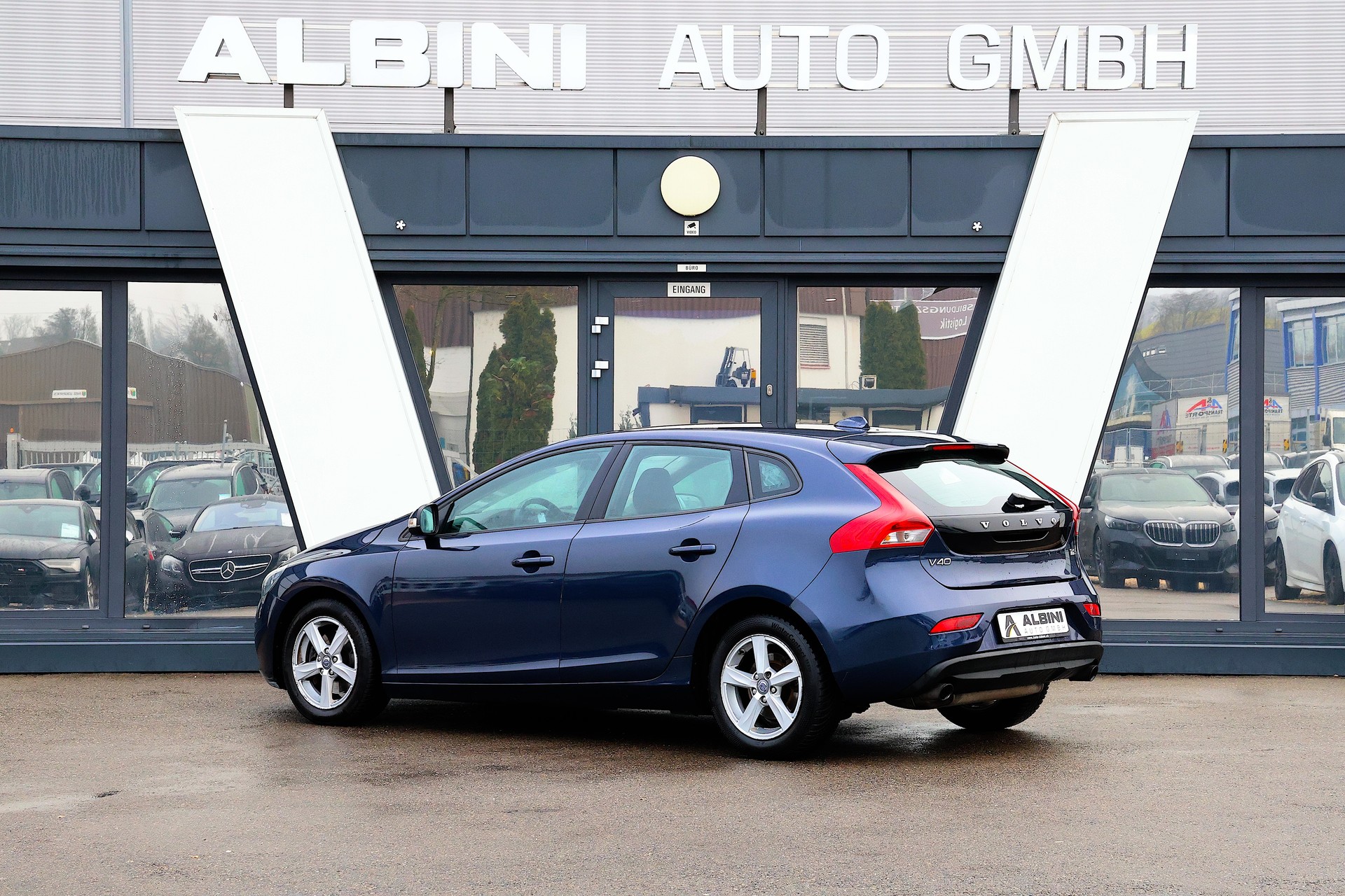 VOLVO V40 T2 Kinetic-showroom-element-3